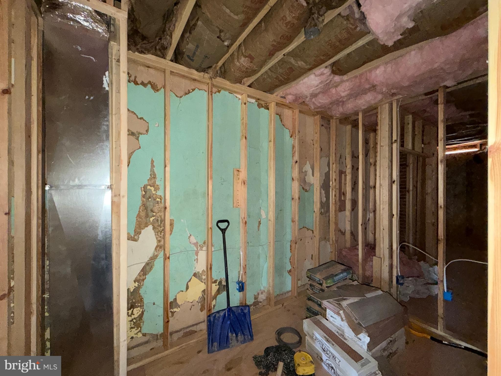 BROADWAY EAST - Residential