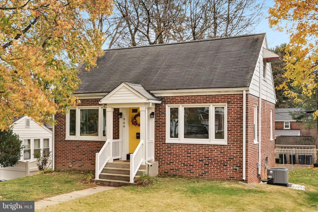 Photo of 966 Skyline Drive, LANCASTER, PA 17601 (MLS # PALA2079598)