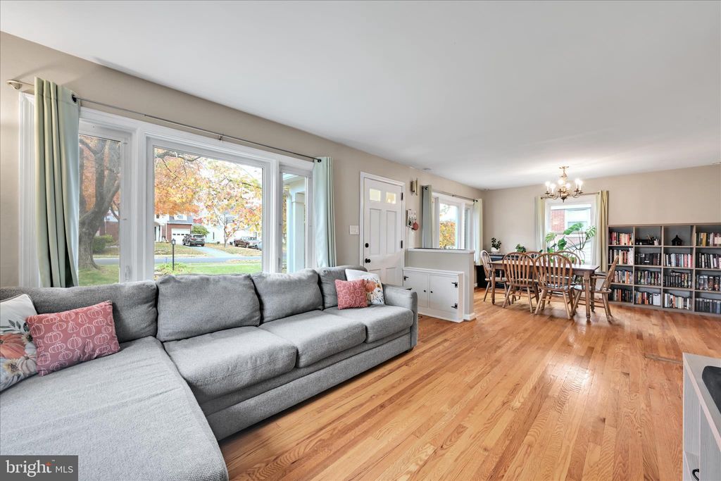 Photo of 966 Skyline Drive, LANCASTER, PA 17601 (MLS # PALA2079598)