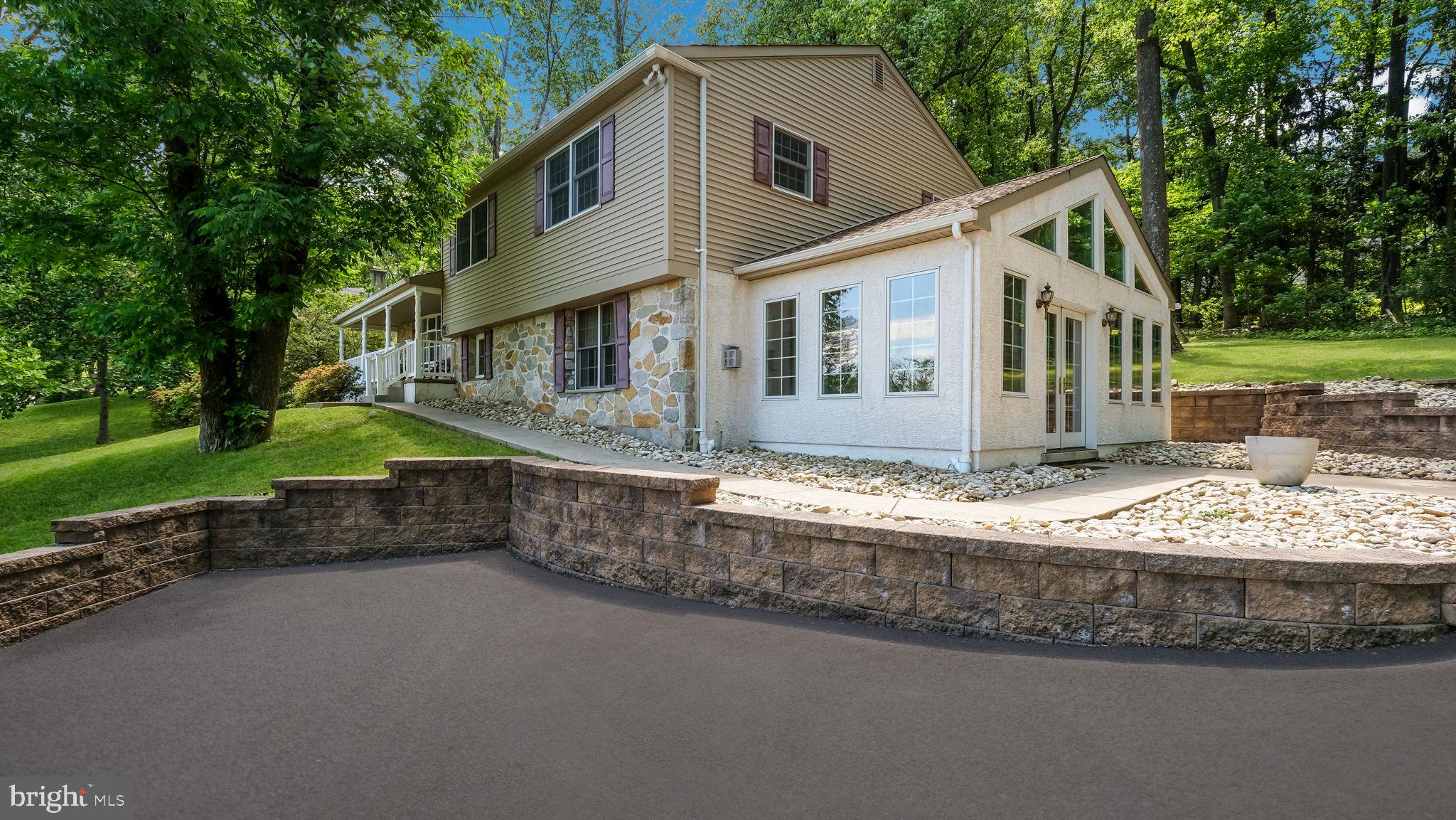 463 LEAH DRIVE