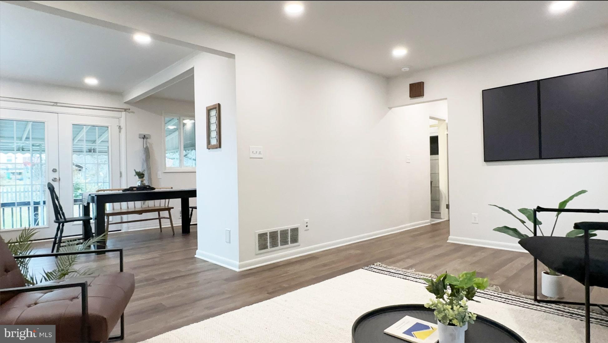 HARWOOD MANOR - Residential