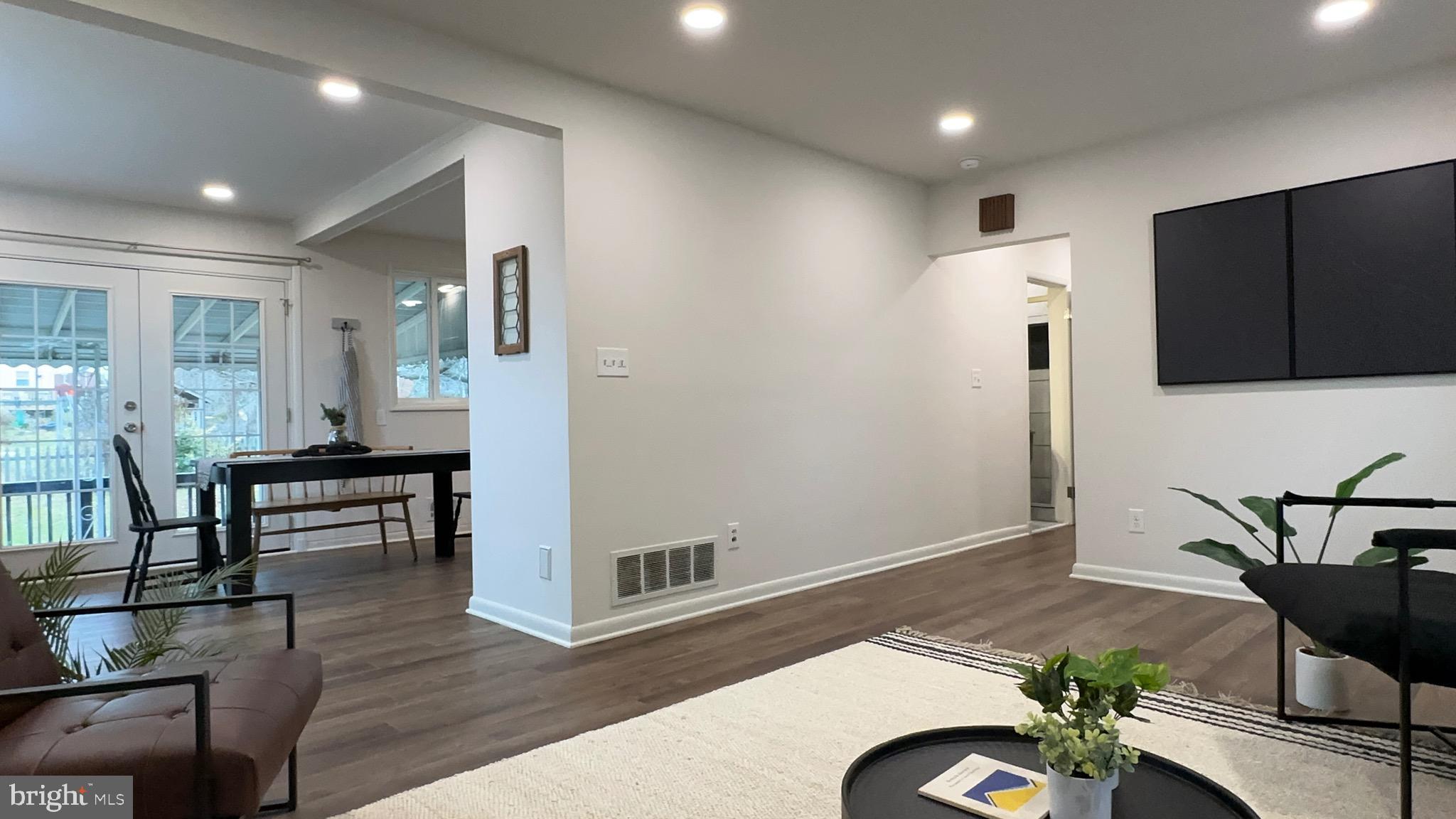 HARWOOD MANOR - Residential