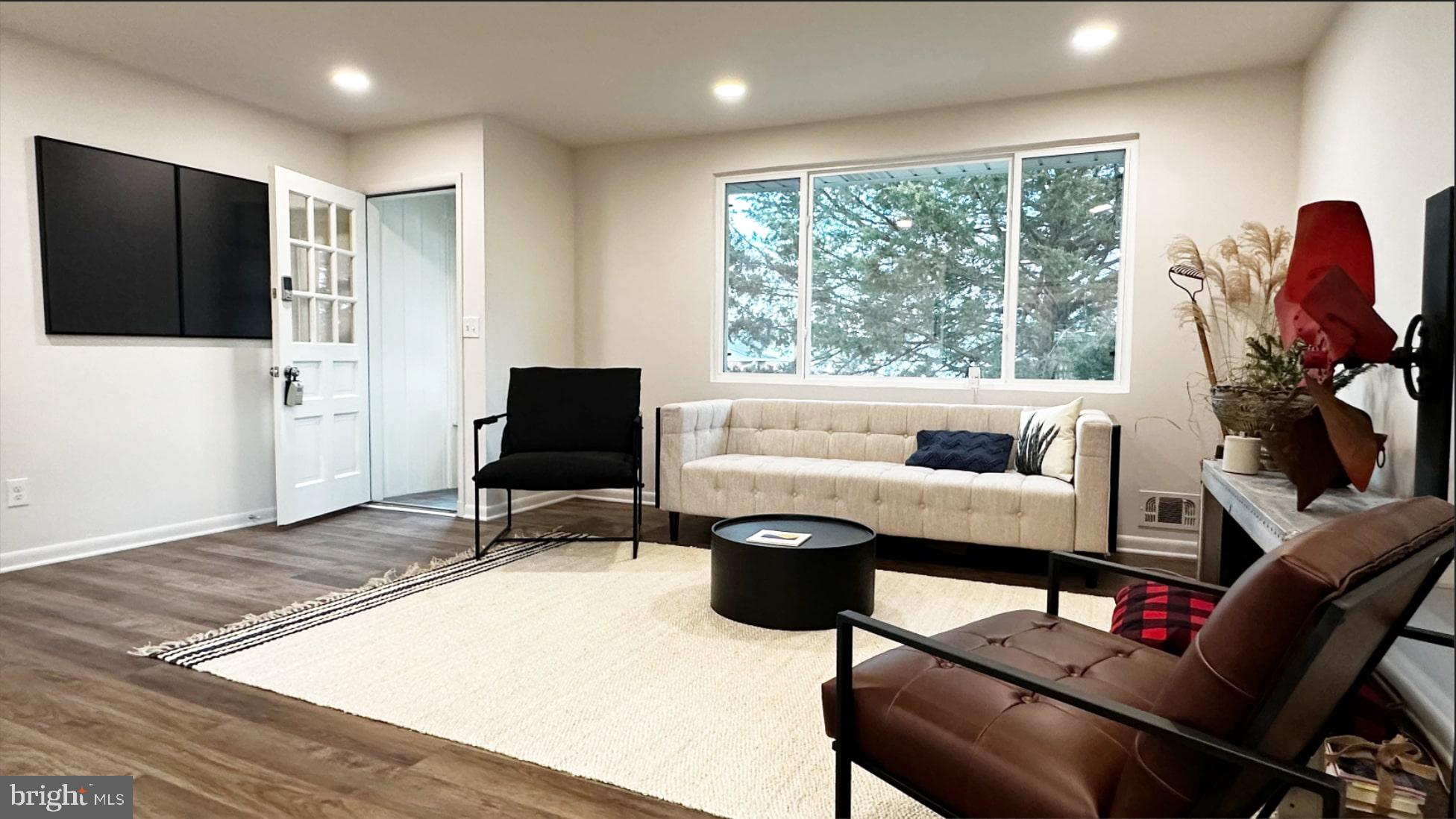 HARWOOD MANOR - Residential