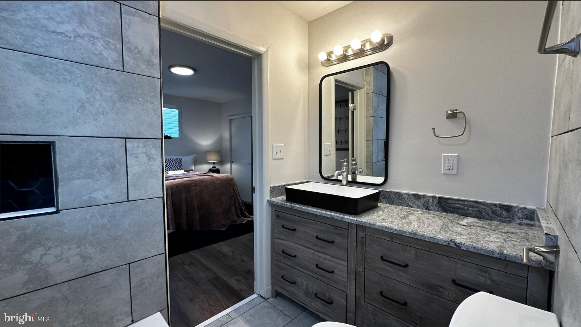 HARWOOD MANOR - Residential