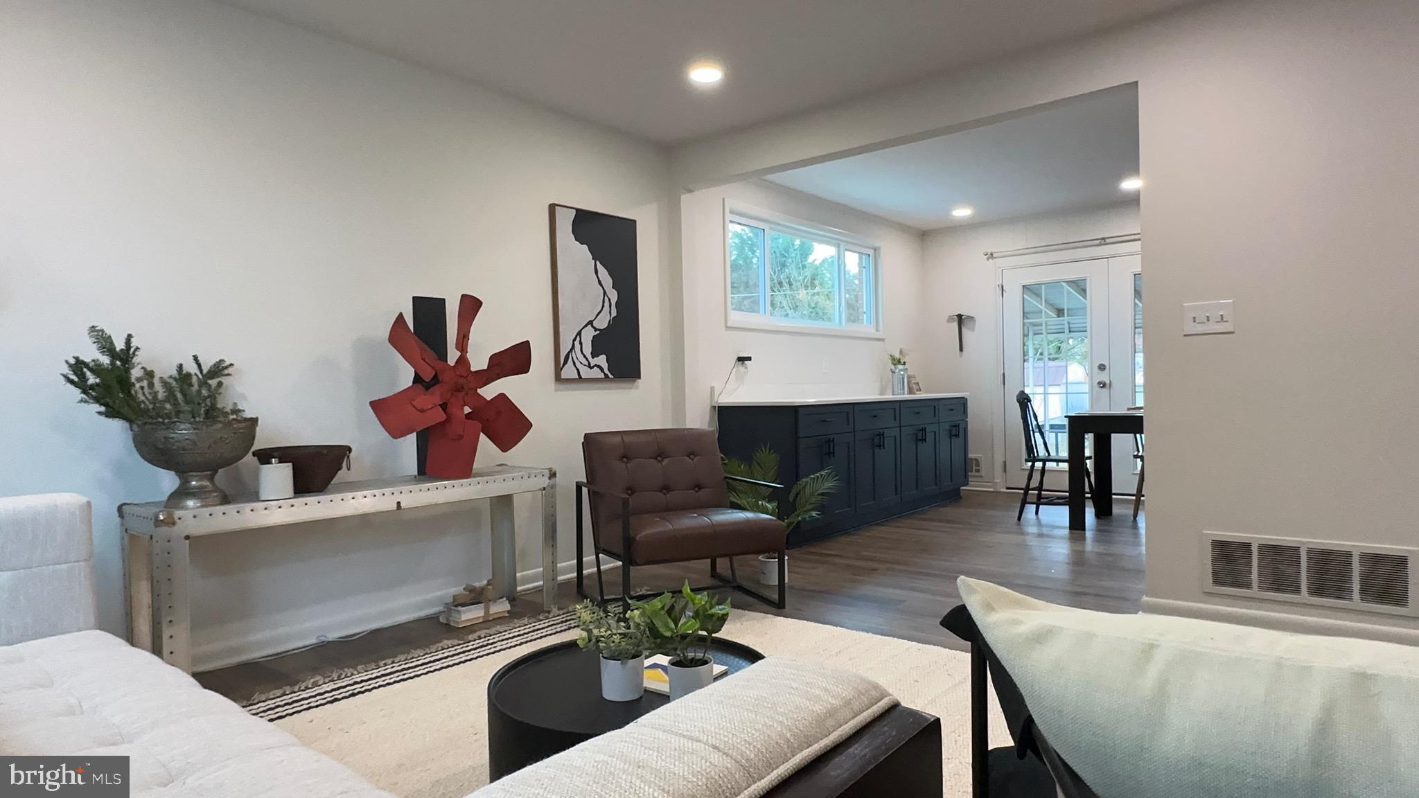 HARWOOD MANOR - Residential