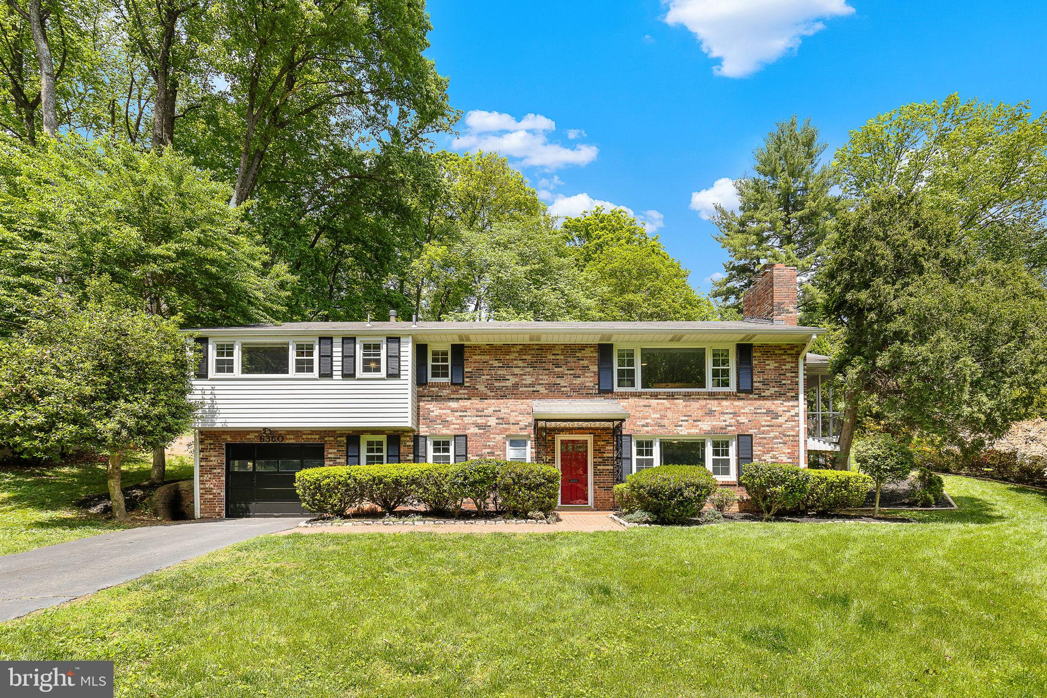 LAKE BARCROFT - Residential