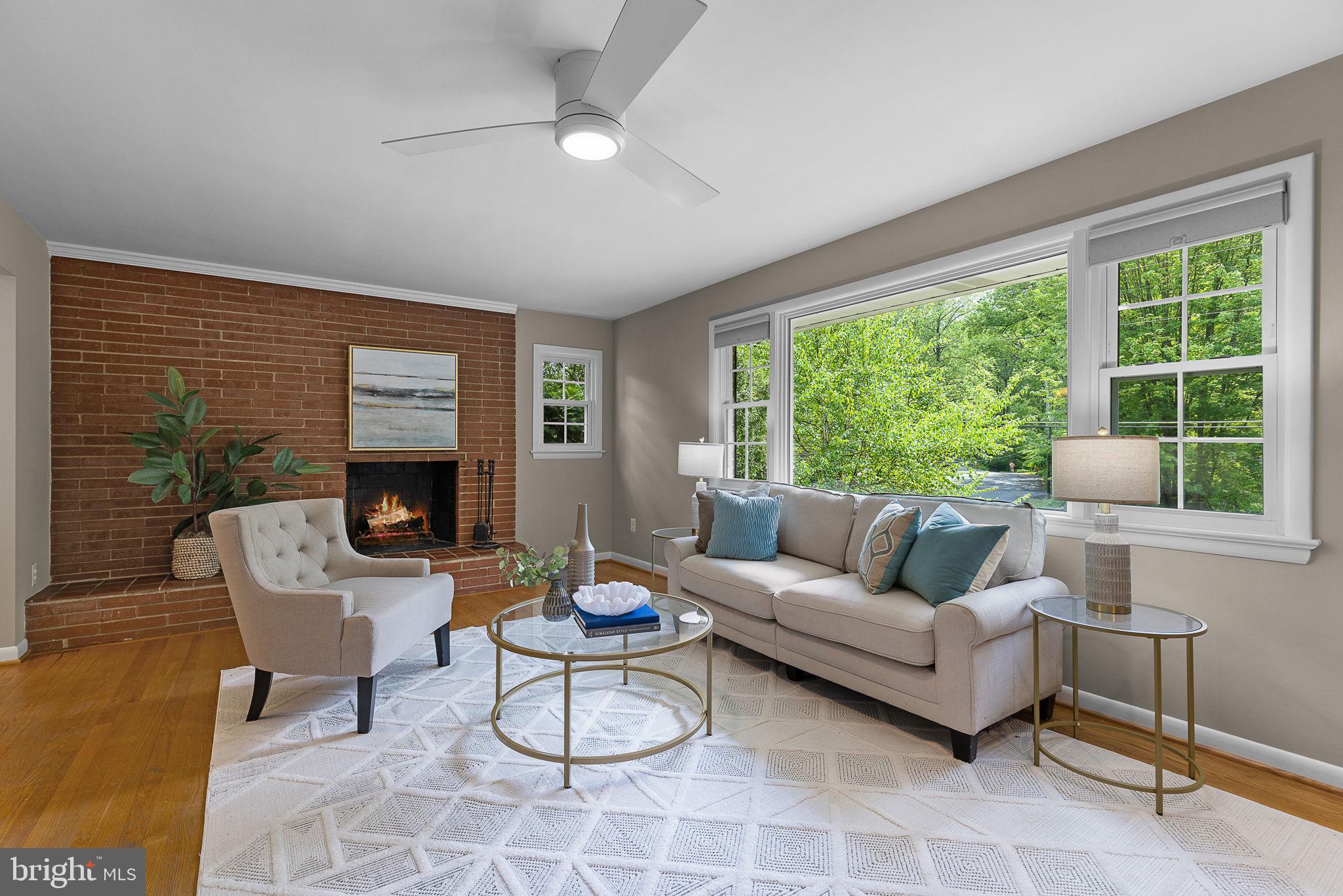 LAKE BARCROFT - Residential