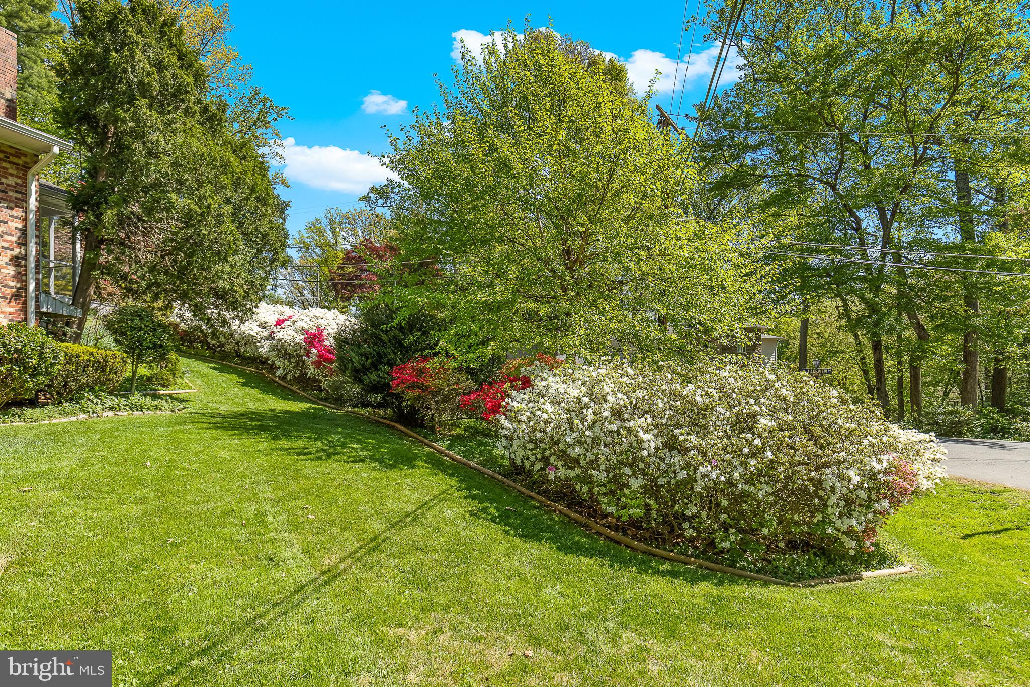 LAKE BARCROFT - Residential