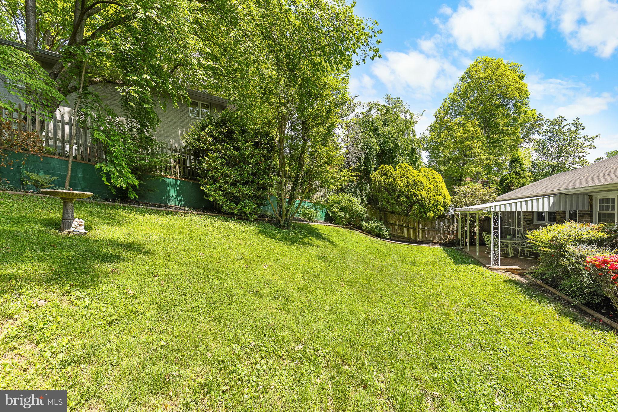 LAKE BARCROFT - Residential