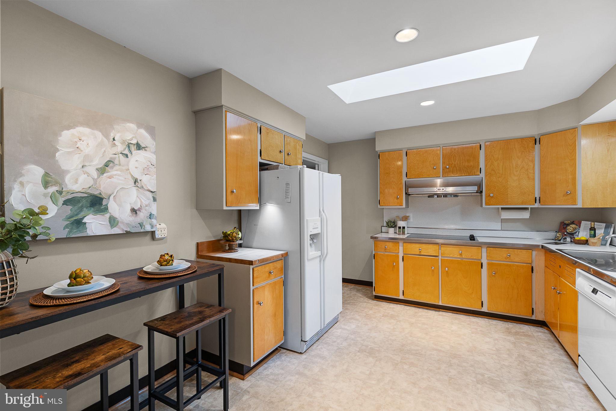 LAKE BARCROFT - Residential