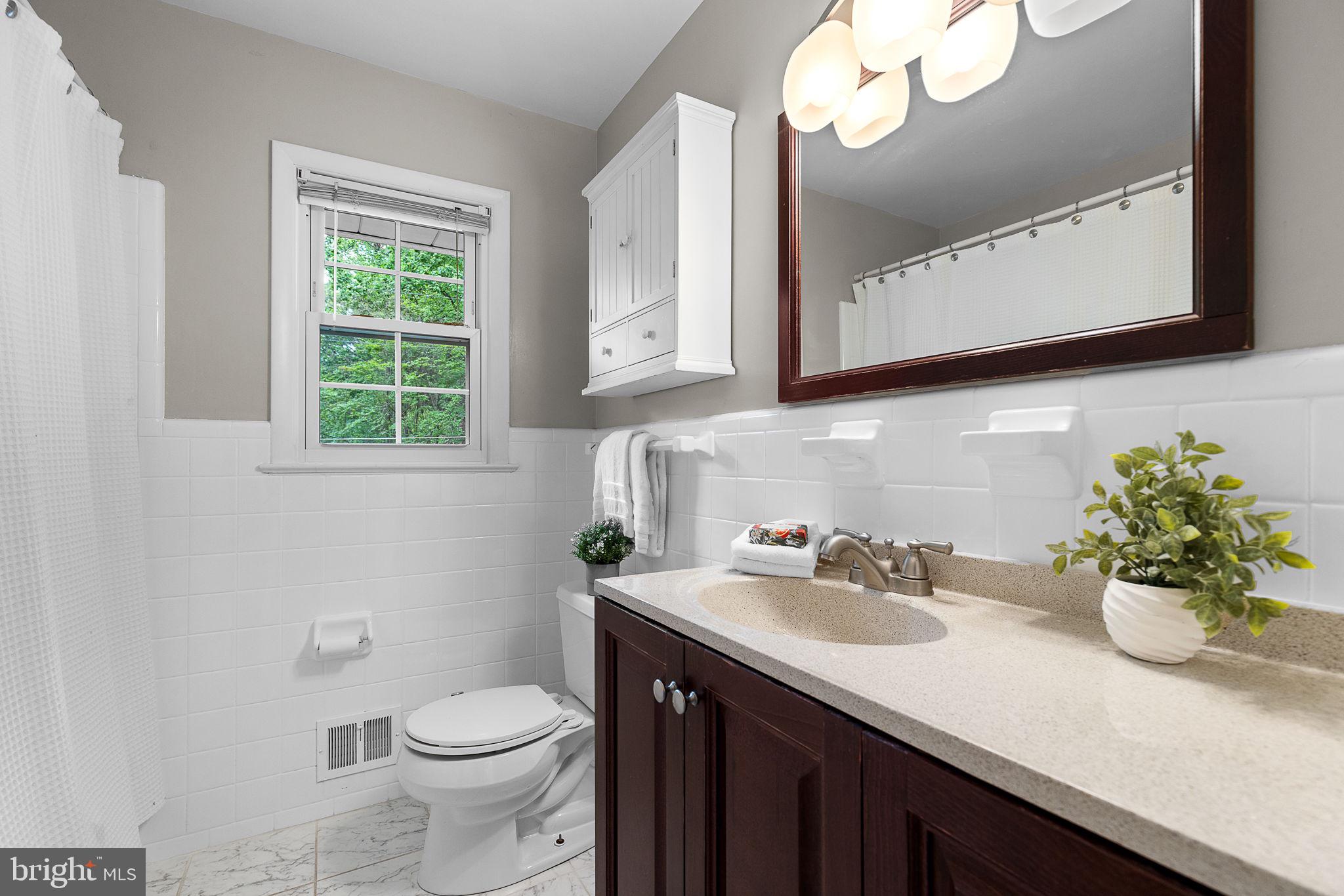 LAKE BARCROFT - Residential