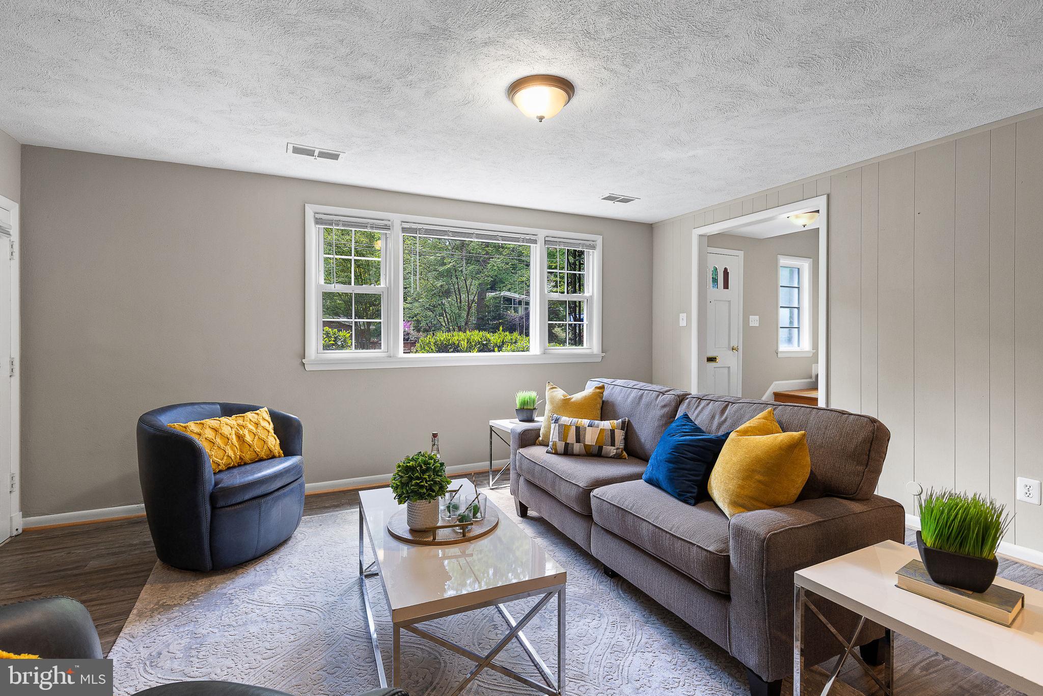 LAKE BARCROFT - Residential