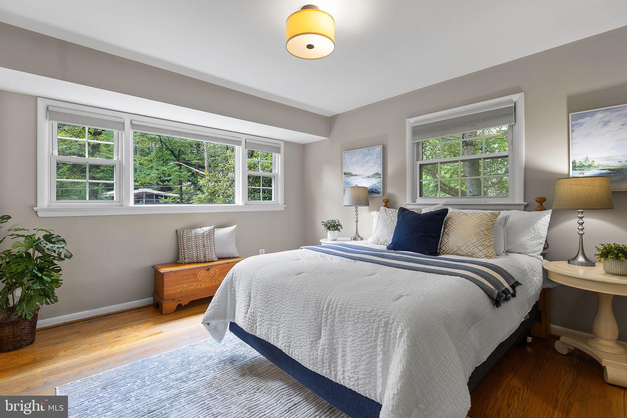 LAKE BARCROFT - Residential