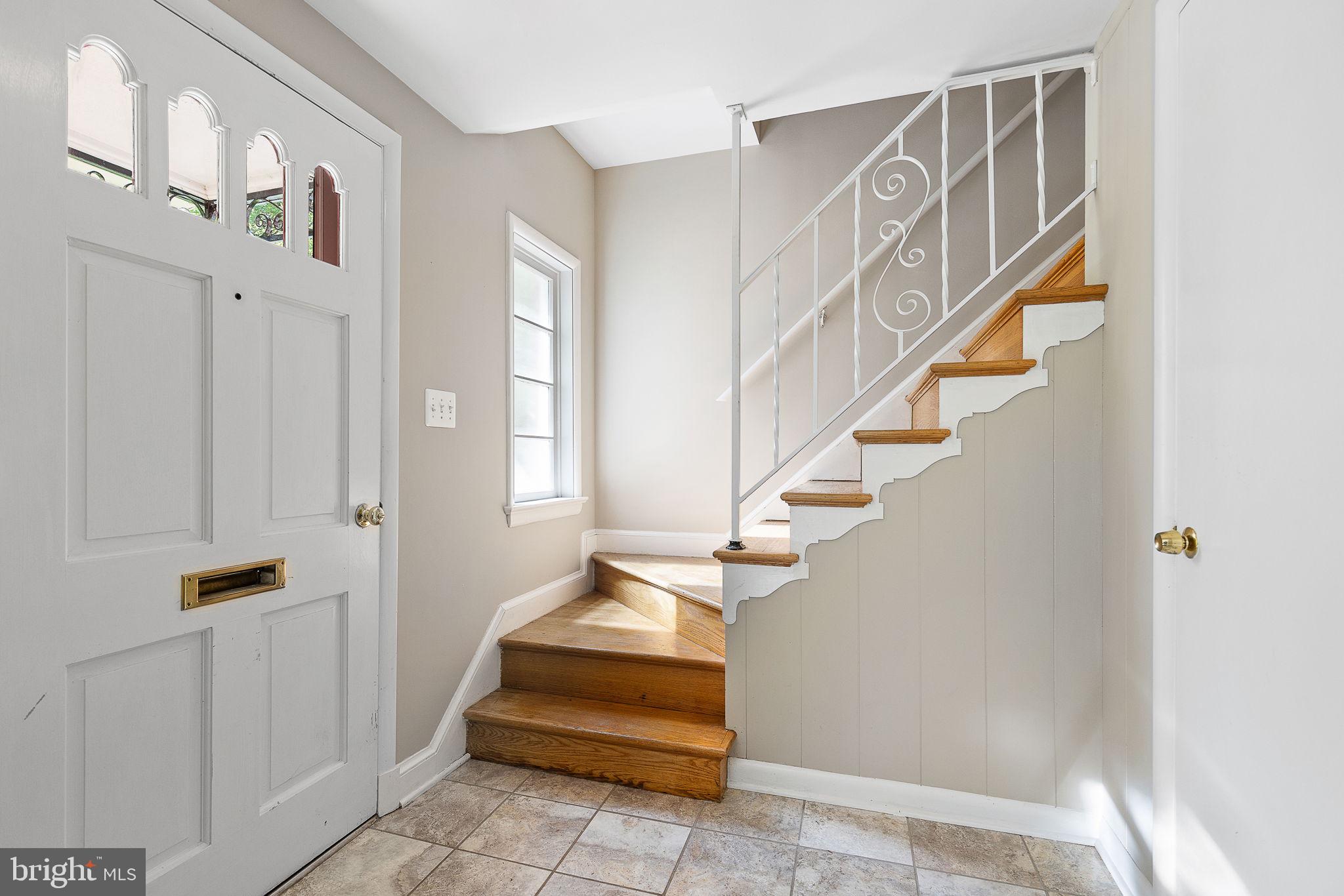 LAKE BARCROFT - Residential