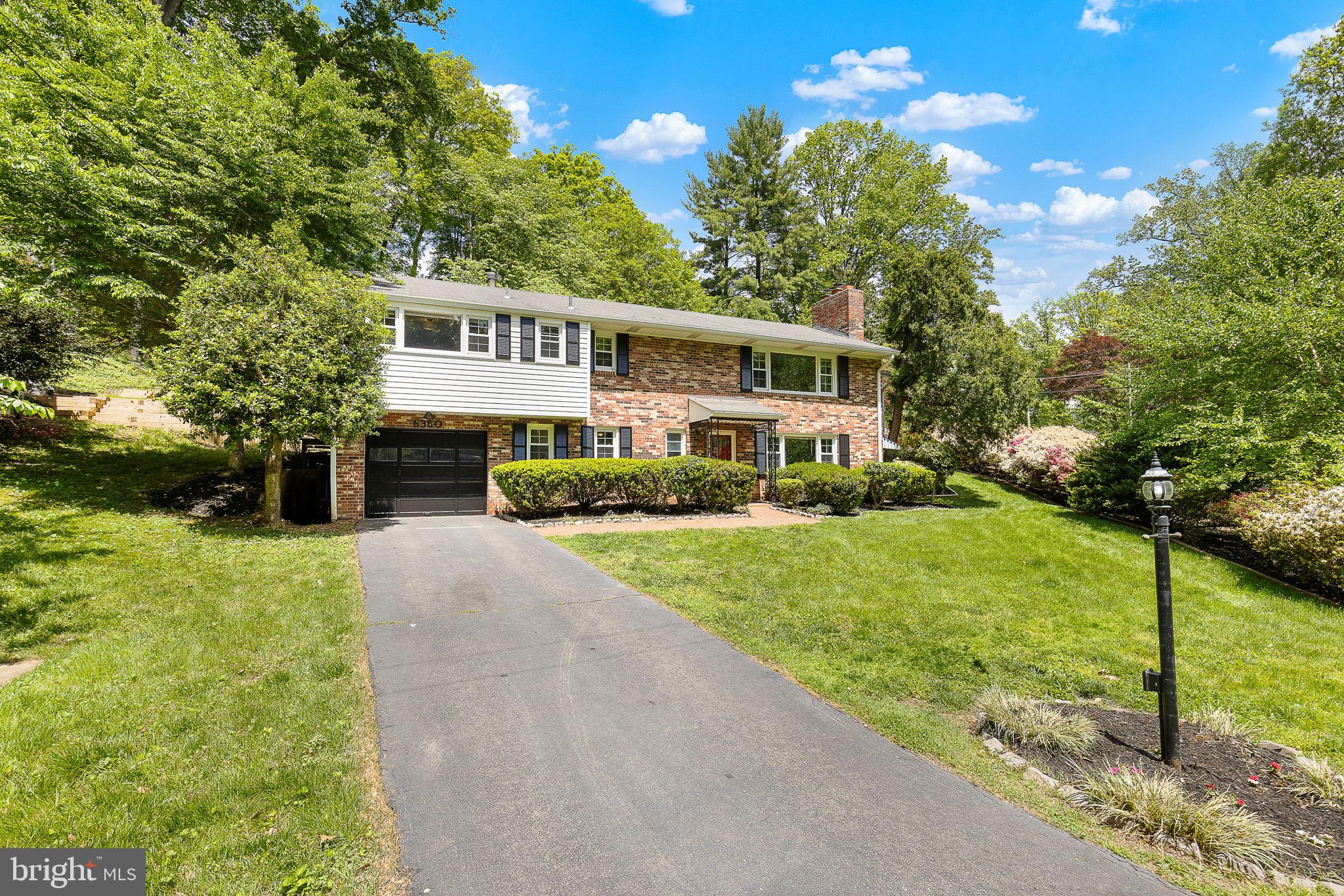 LAKE BARCROFT - Residential