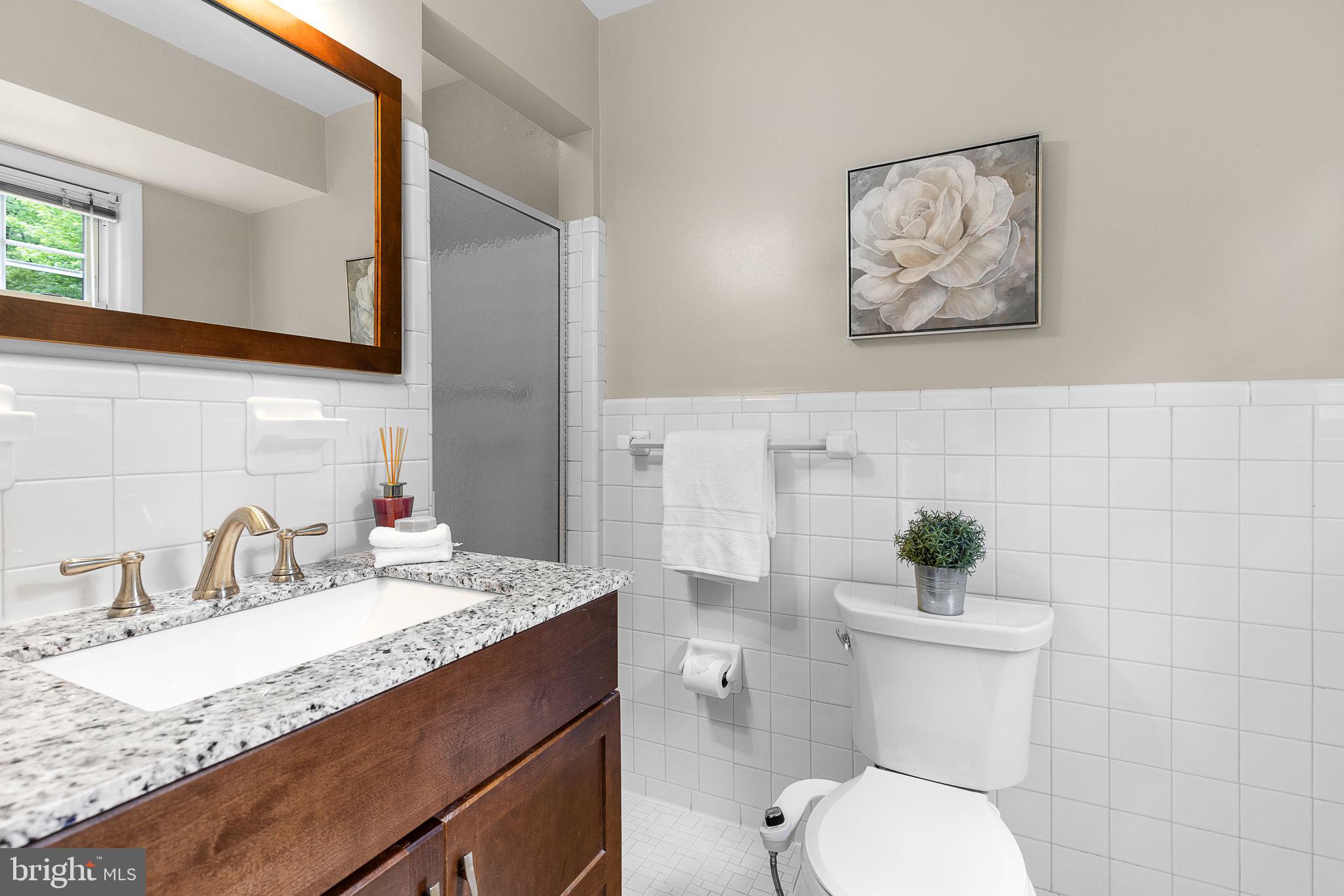 LAKE BARCROFT - Residential