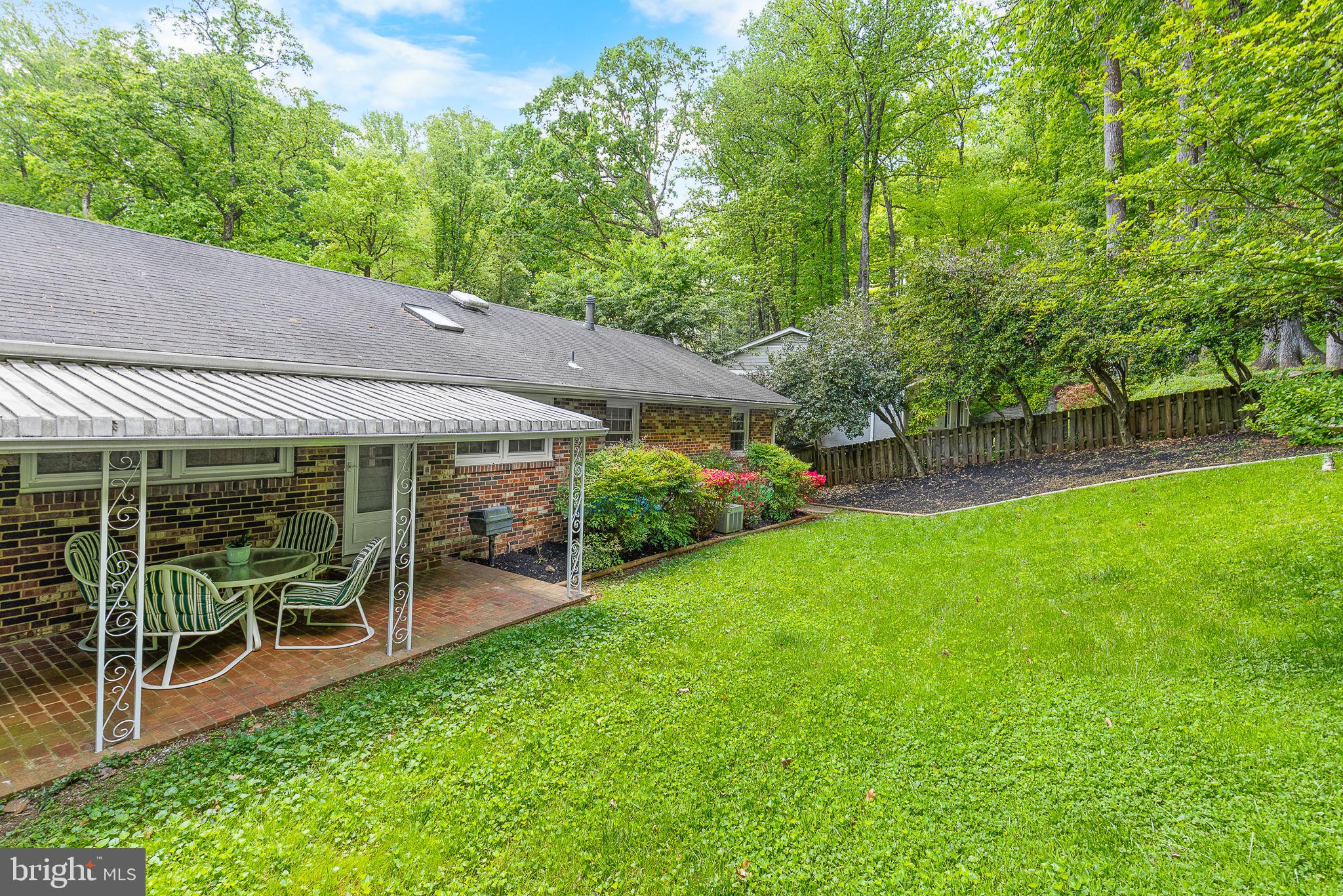 LAKE BARCROFT - Residential