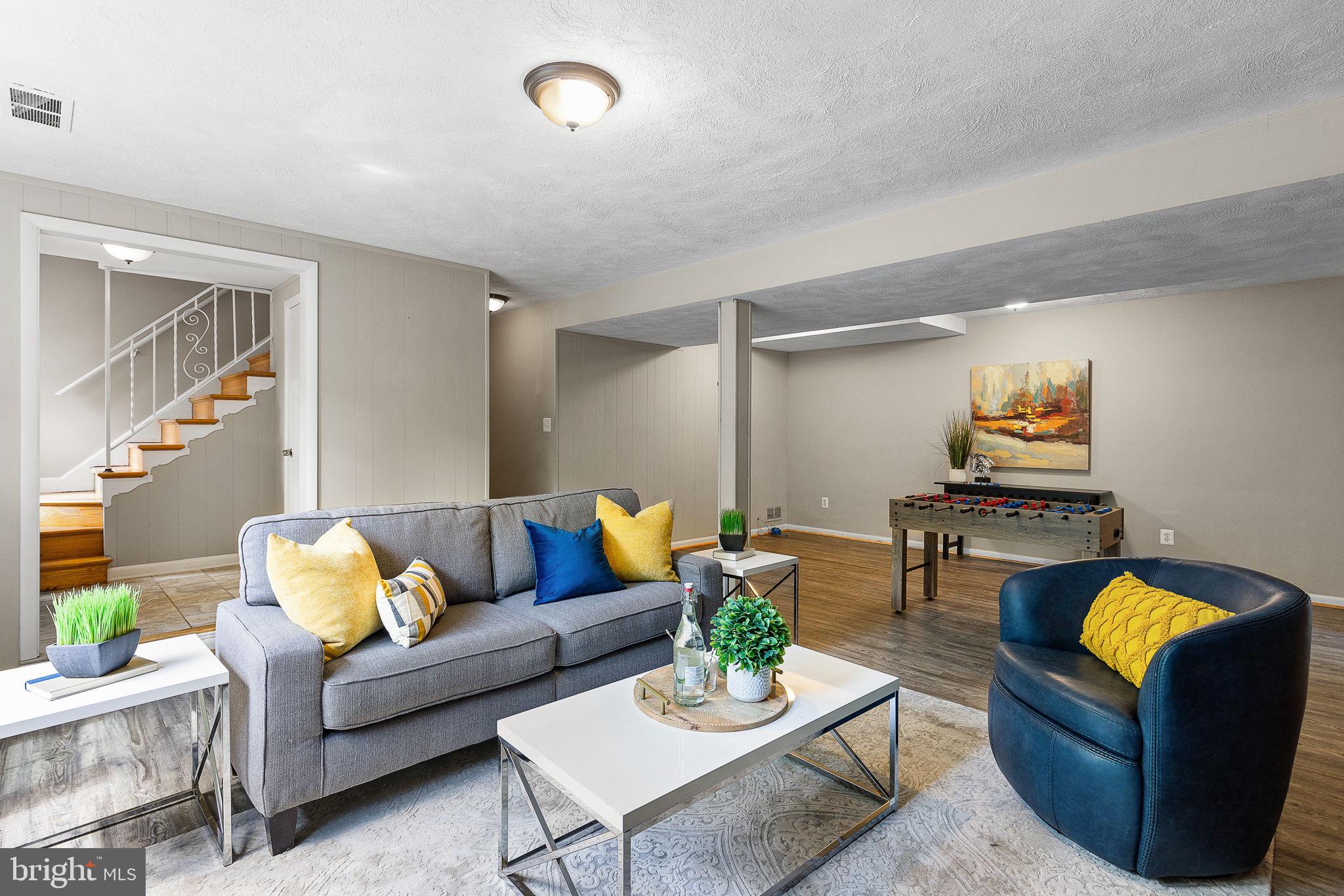 LAKE BARCROFT - Residential