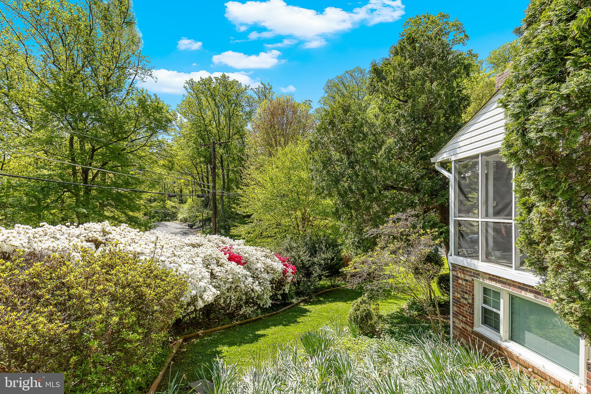 LAKE BARCROFT - Residential