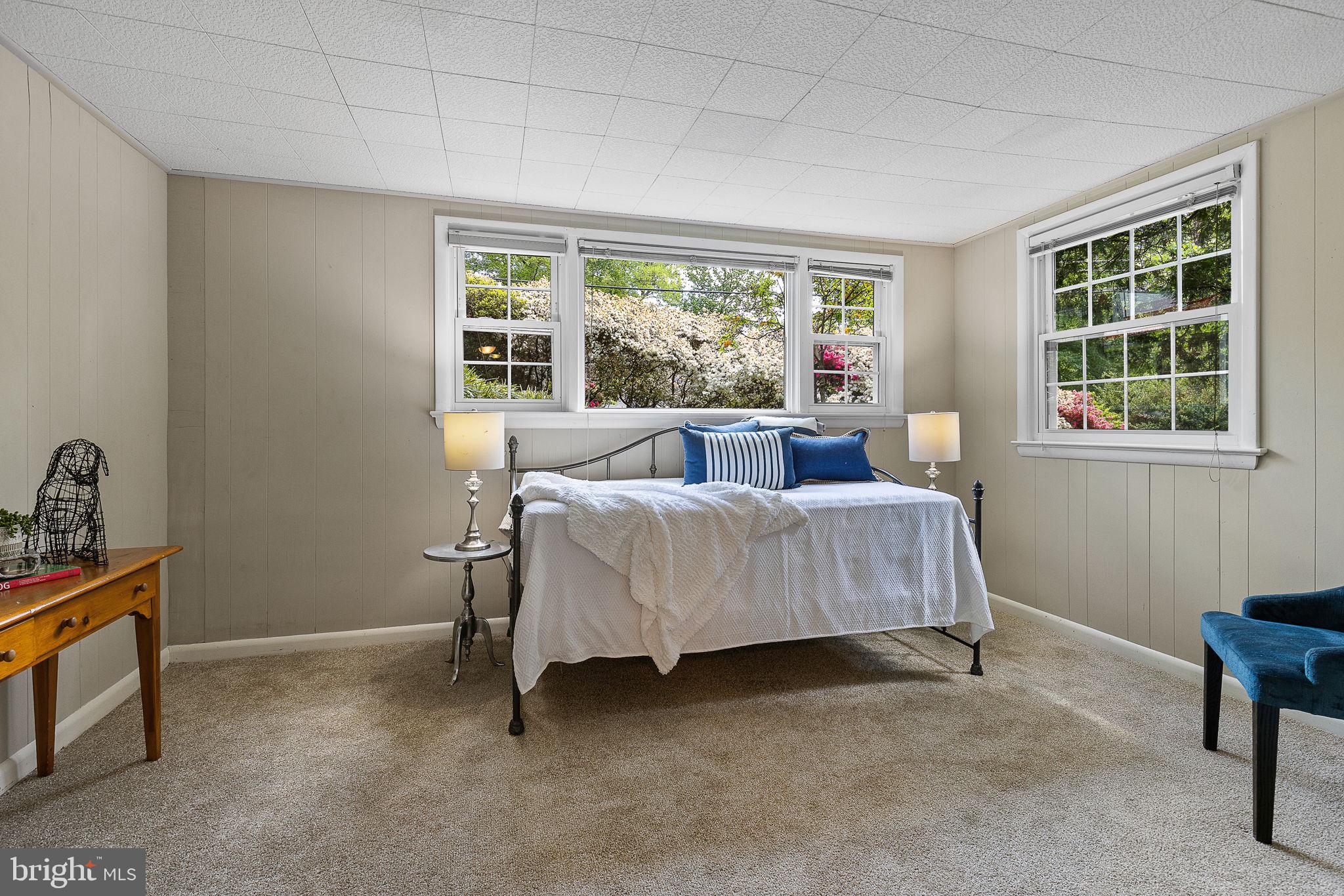 LAKE BARCROFT - Residential