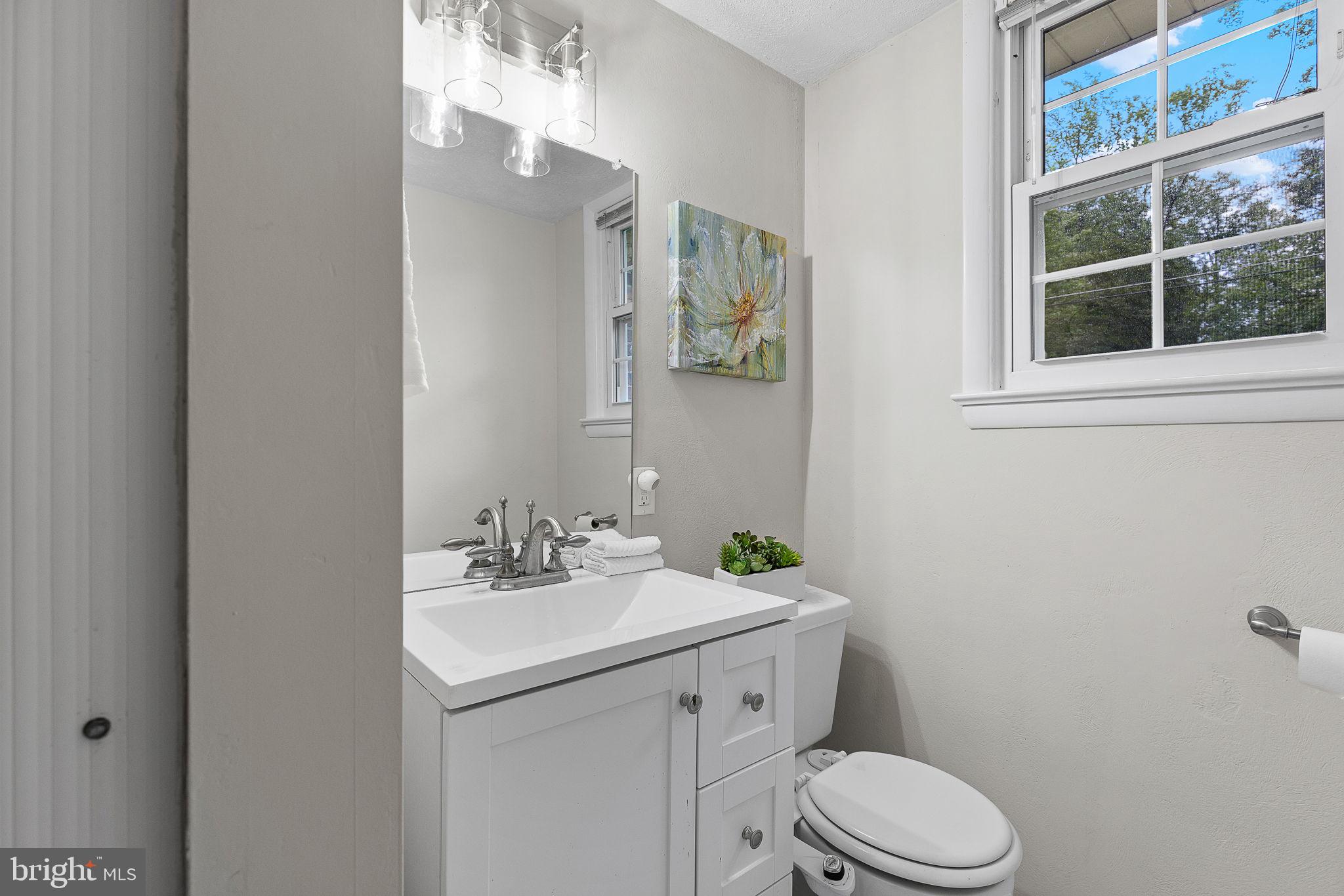 LAKE BARCROFT - Residential