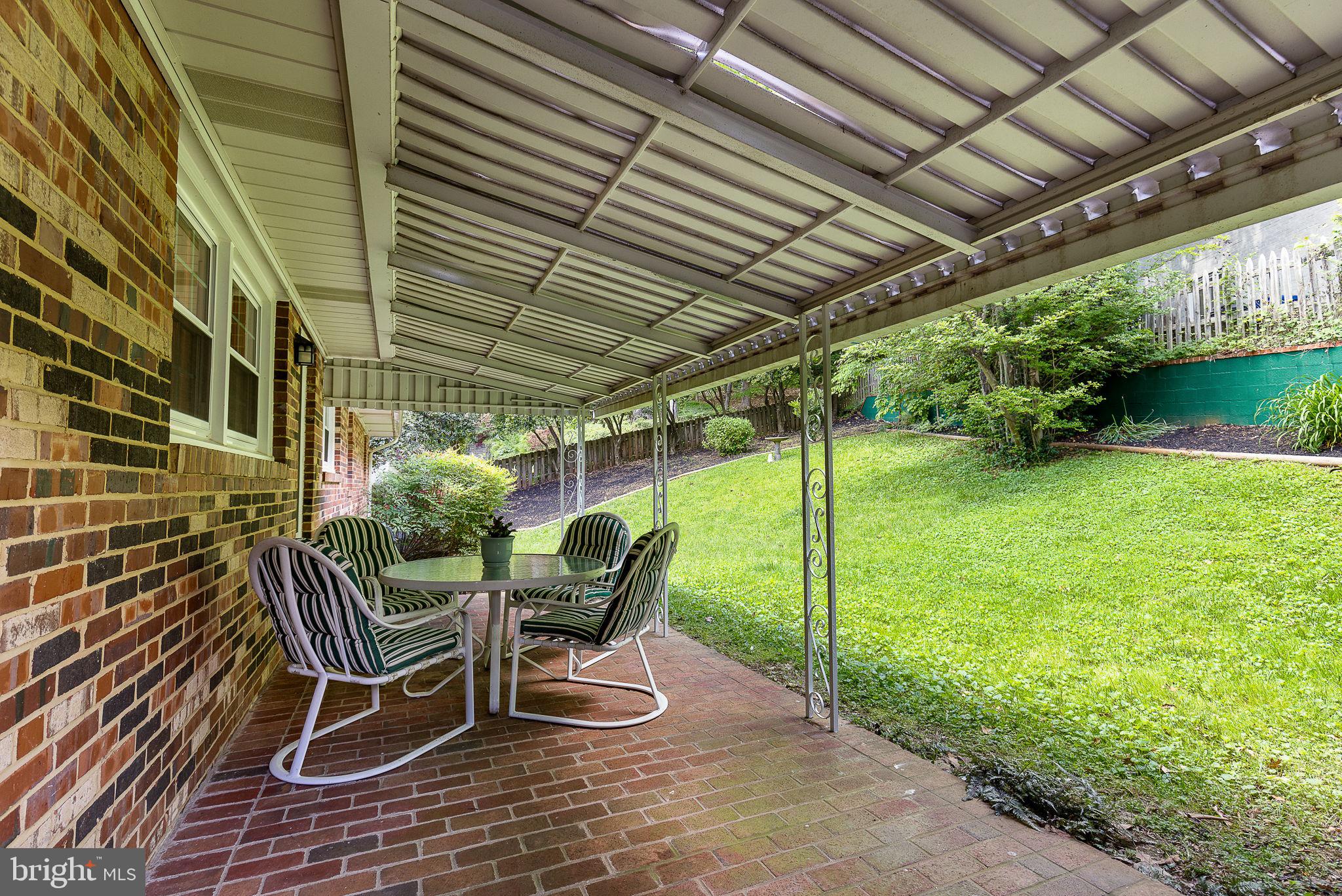 LAKE BARCROFT - Residential