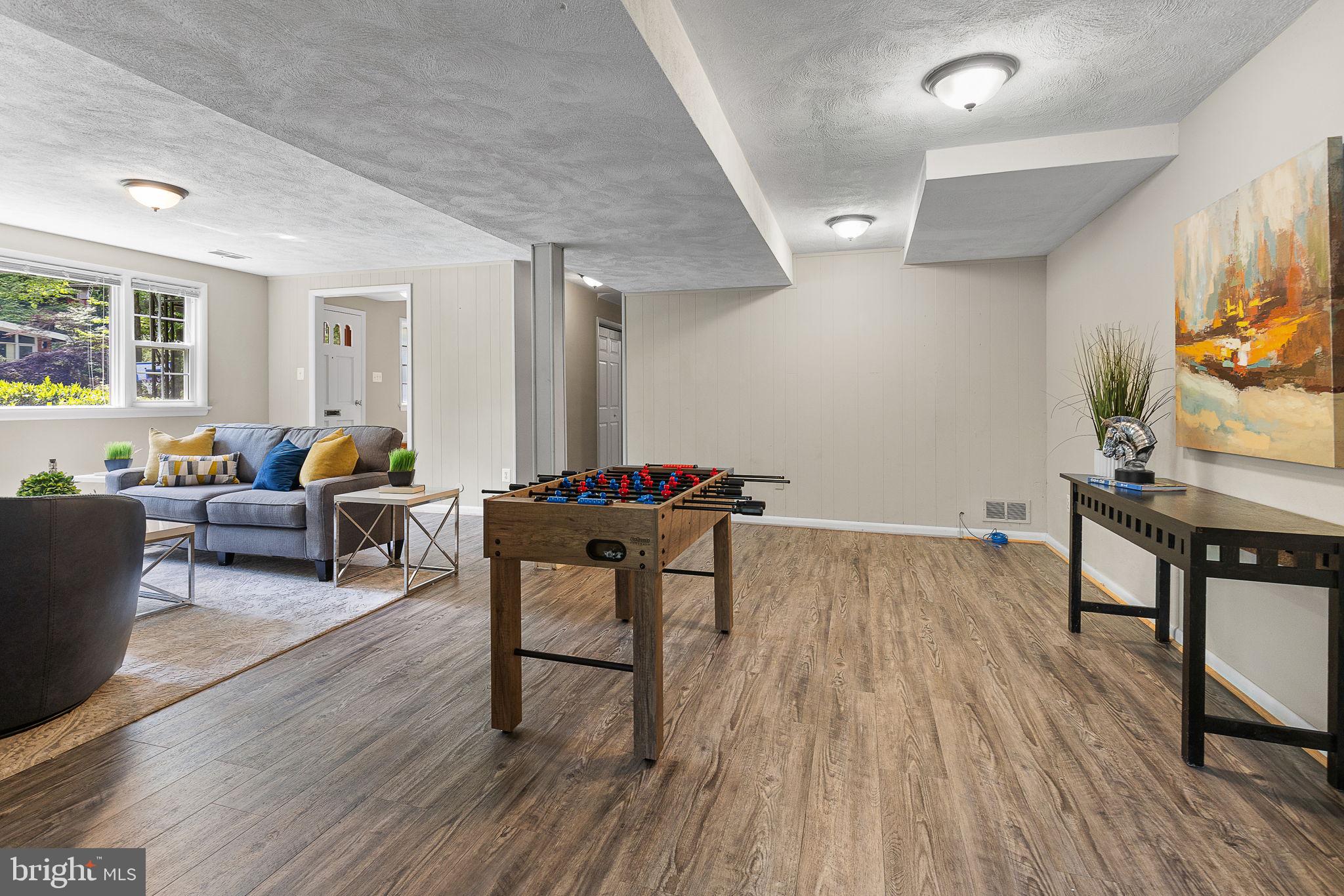 LAKE BARCROFT - Residential