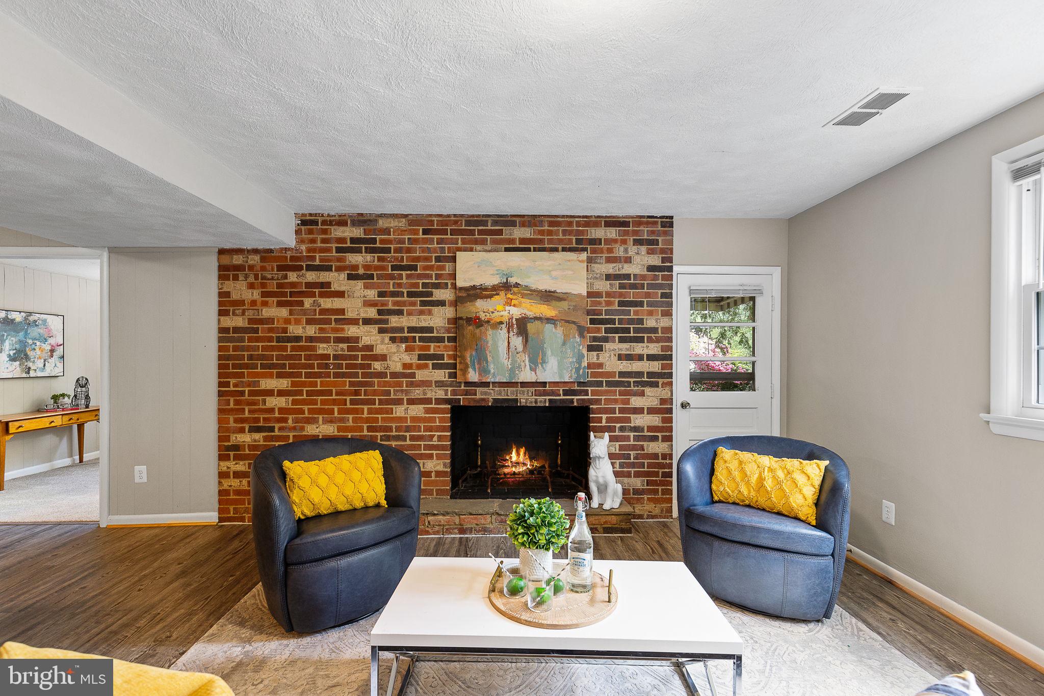 LAKE BARCROFT - Residential