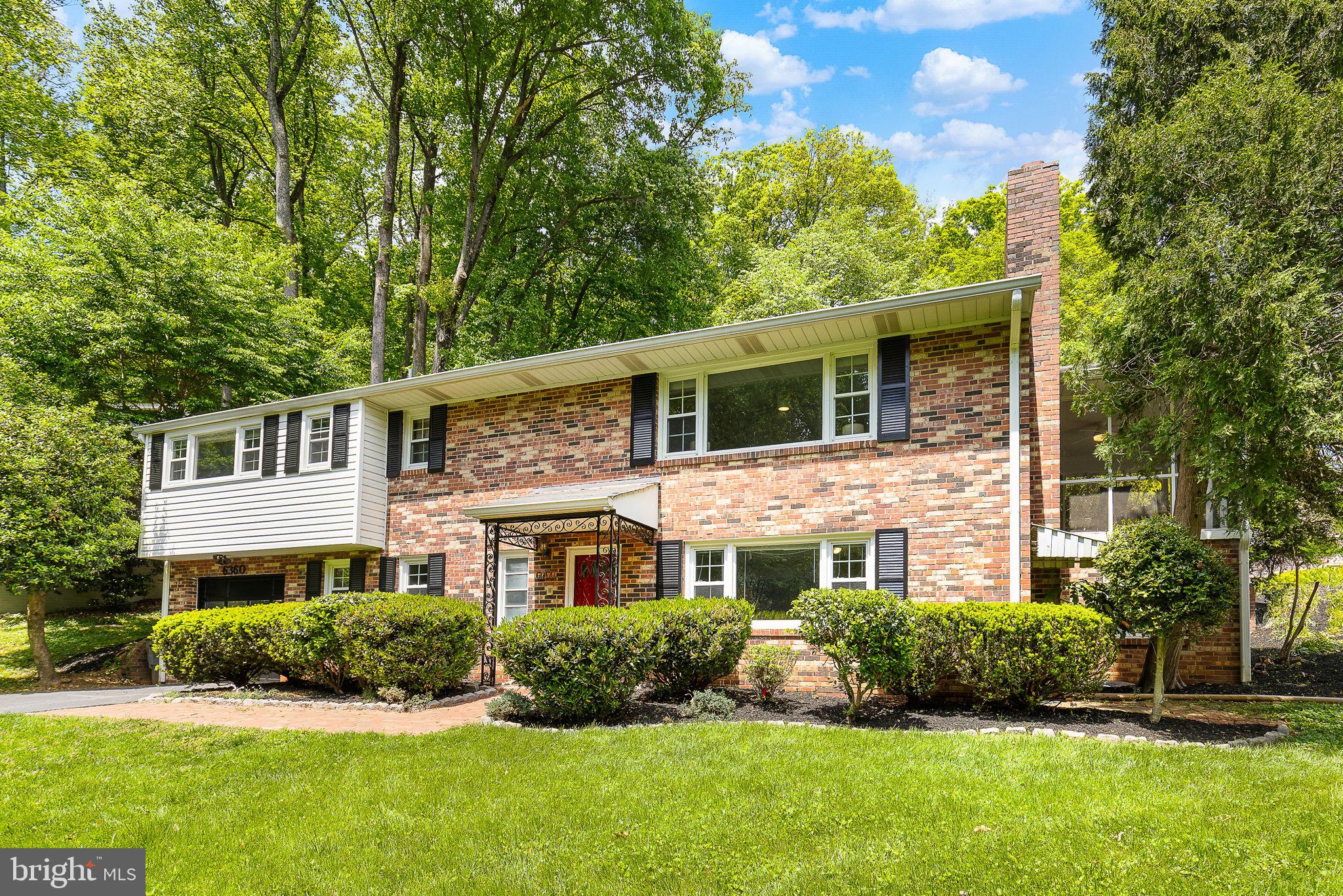 LAKE BARCROFT - Residential