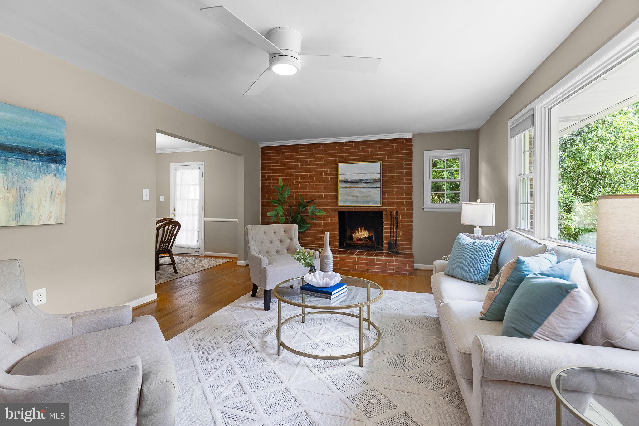 LAKE BARCROFT - Residential