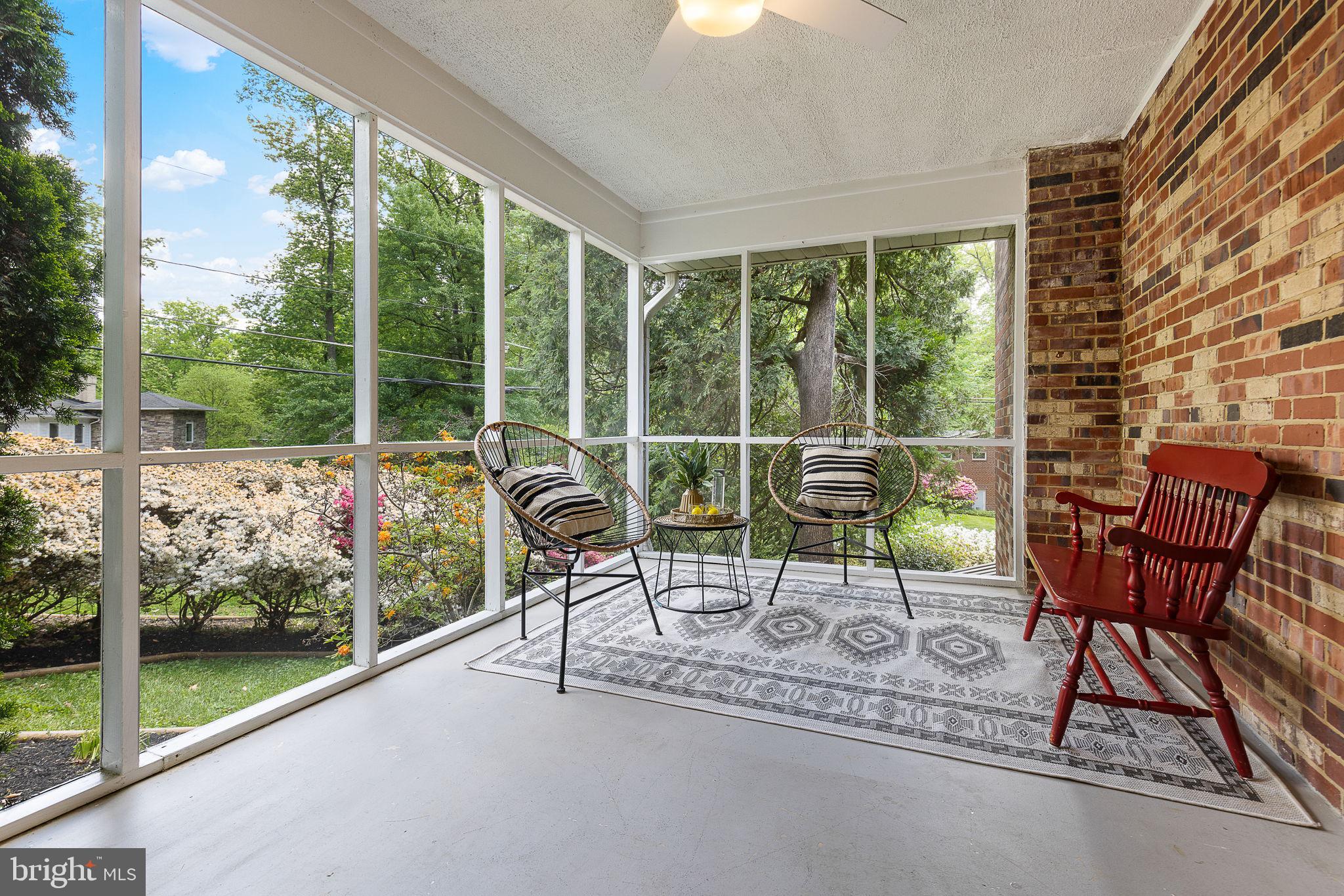 LAKE BARCROFT - Residential