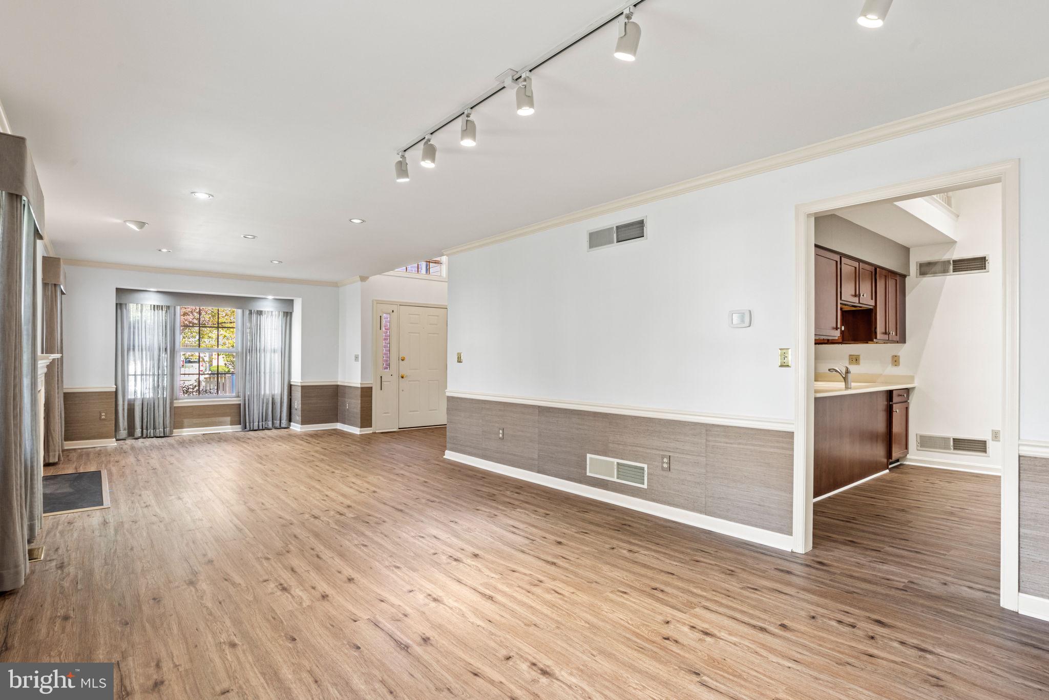 CAMBRIDGE COMMONS - Residential