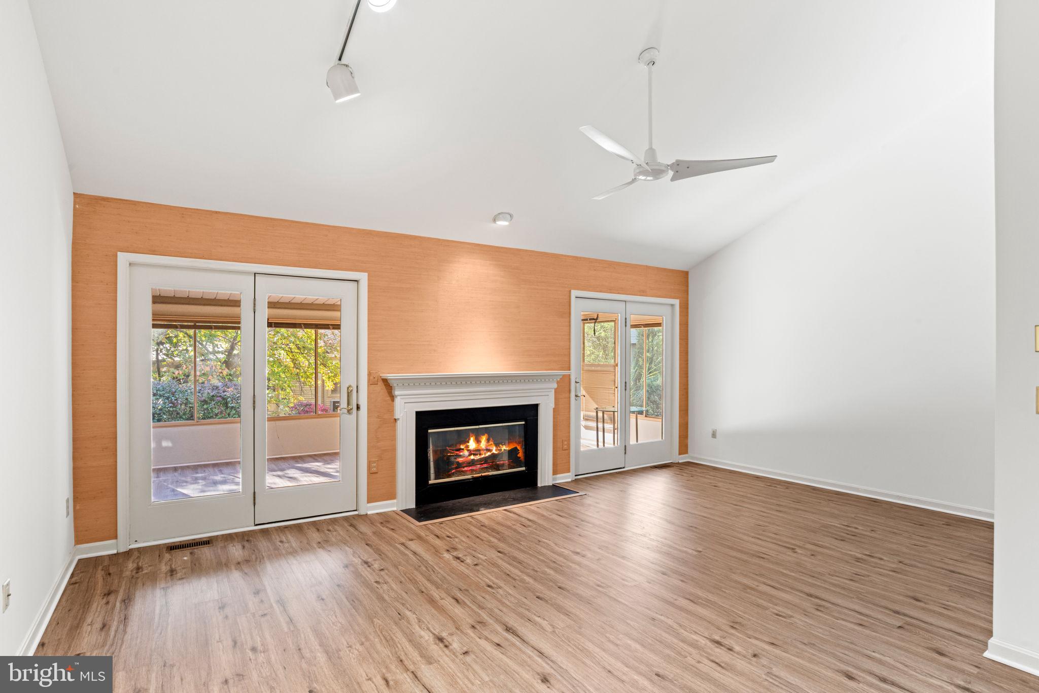 CAMBRIDGE COMMONS - Residential