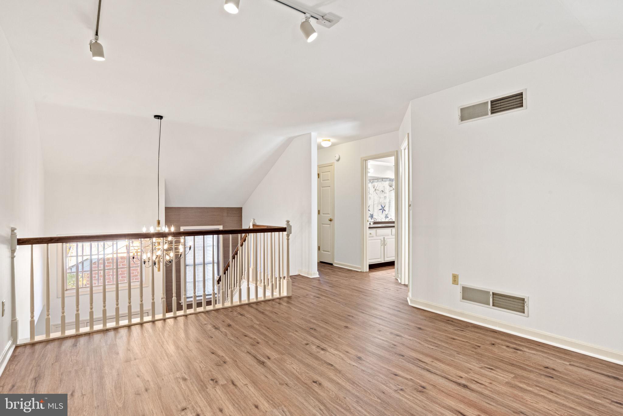 CAMBRIDGE COMMONS - Residential