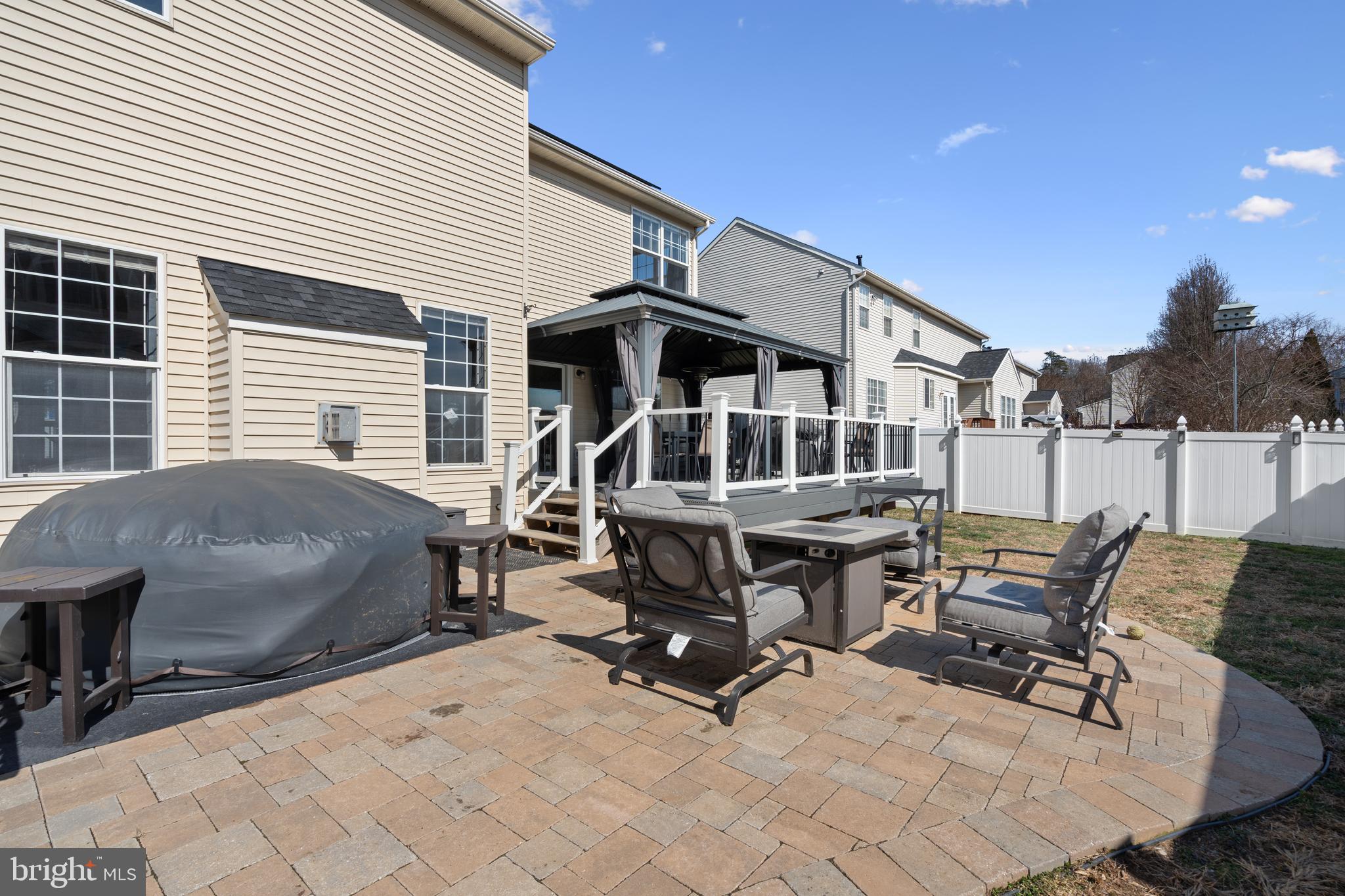 STRATFORD PLACE - Residential