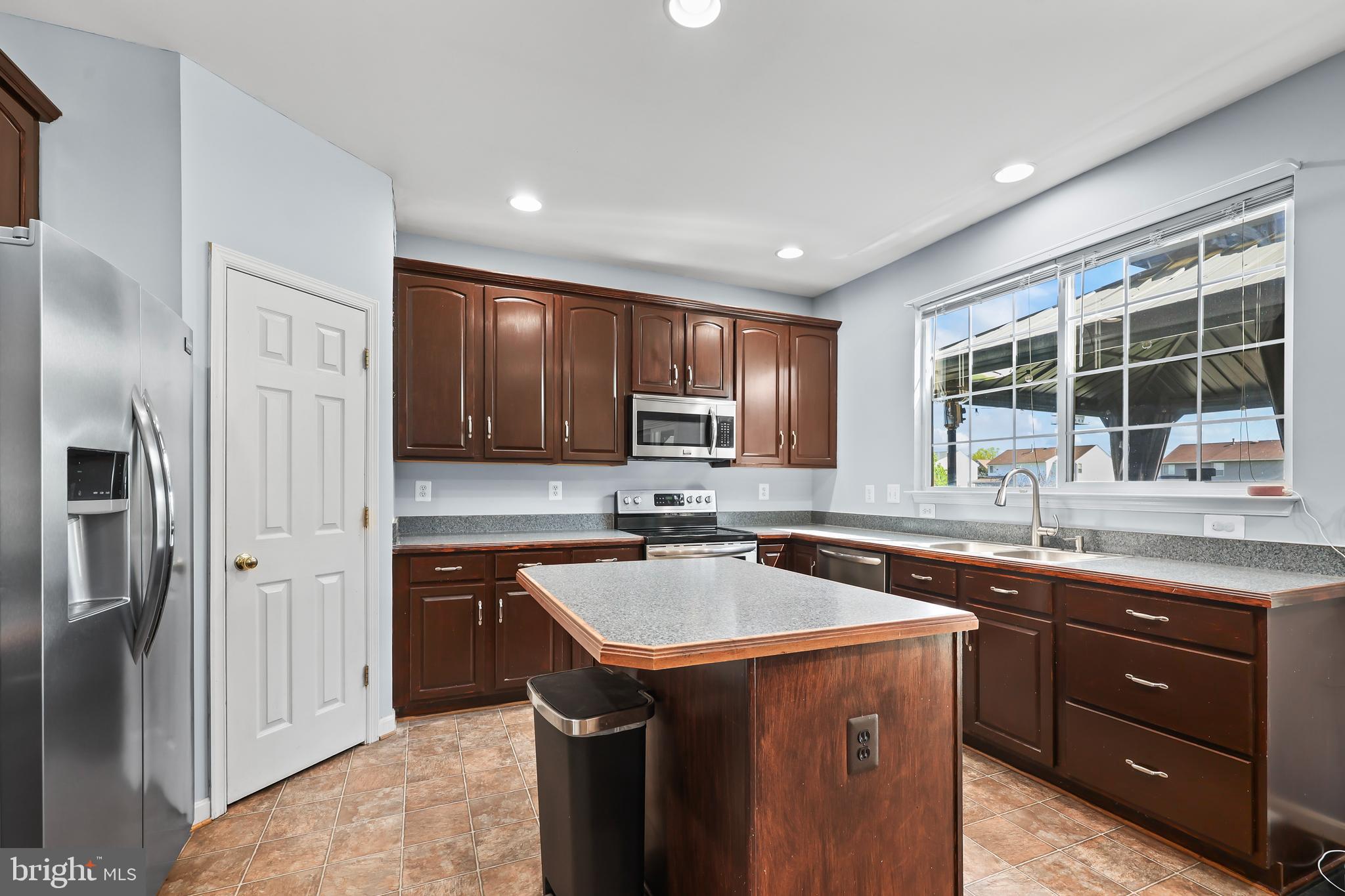 STRATFORD PLACE - Residential