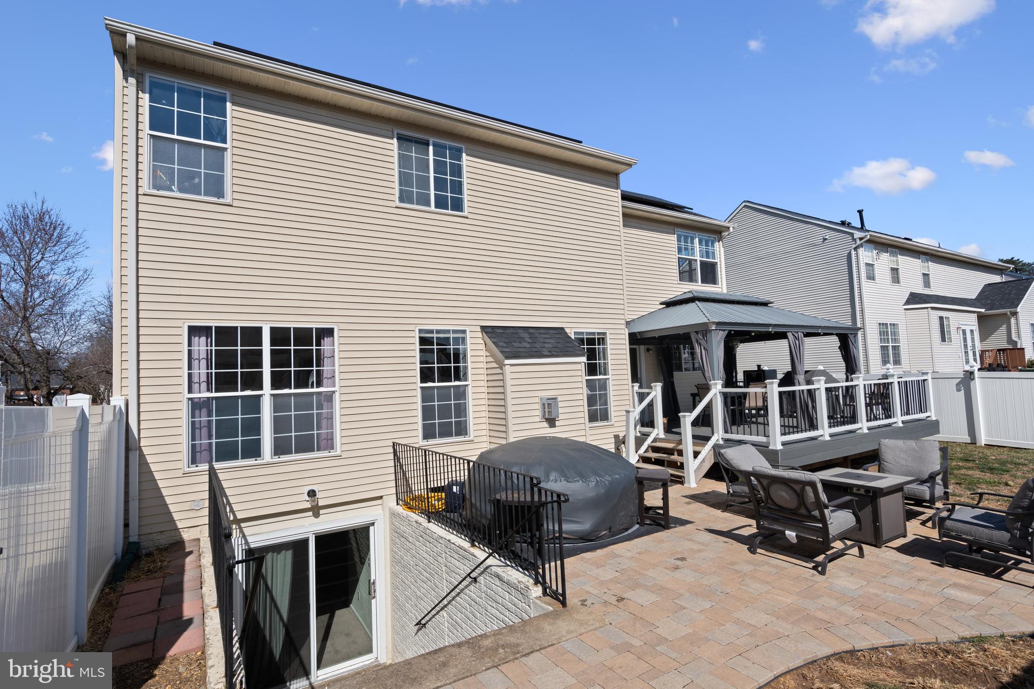 STRATFORD PLACE - Residential