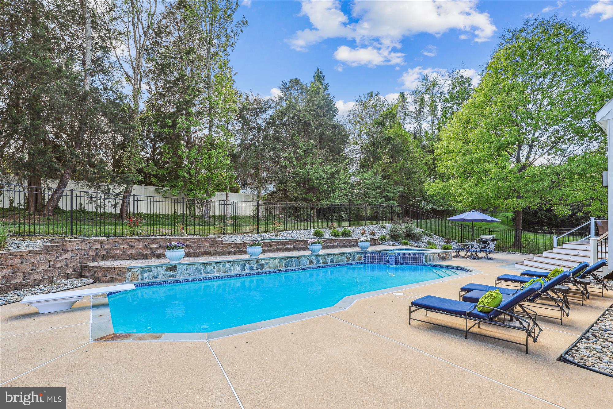 CROSSFIELDS - Residential