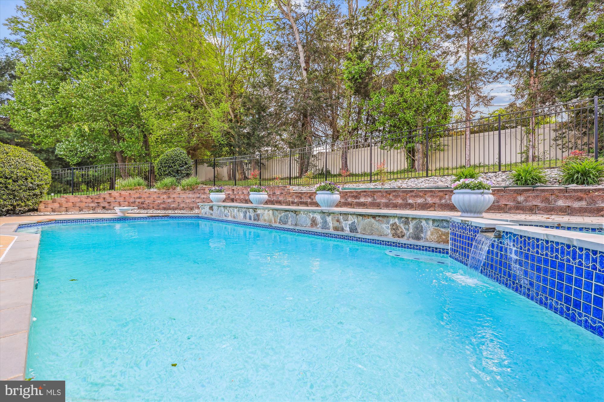 CROSSFIELDS - Residential