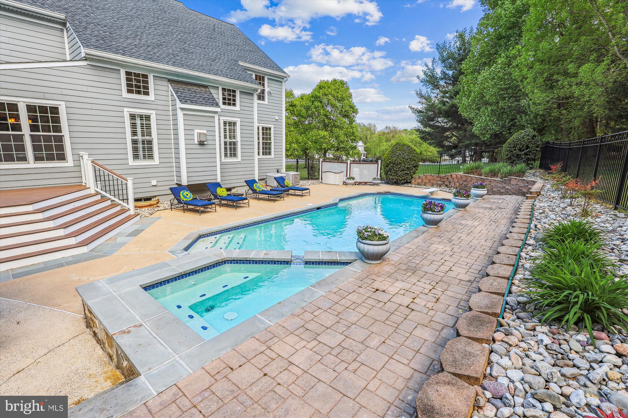 CROSSFIELDS - Residential