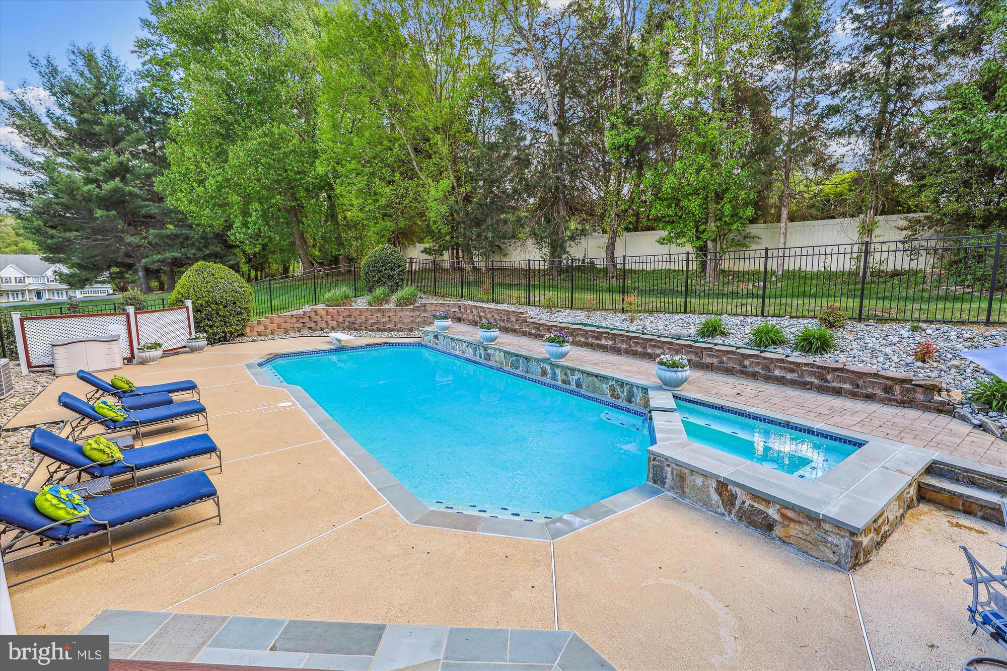 CROSSFIELDS - Residential