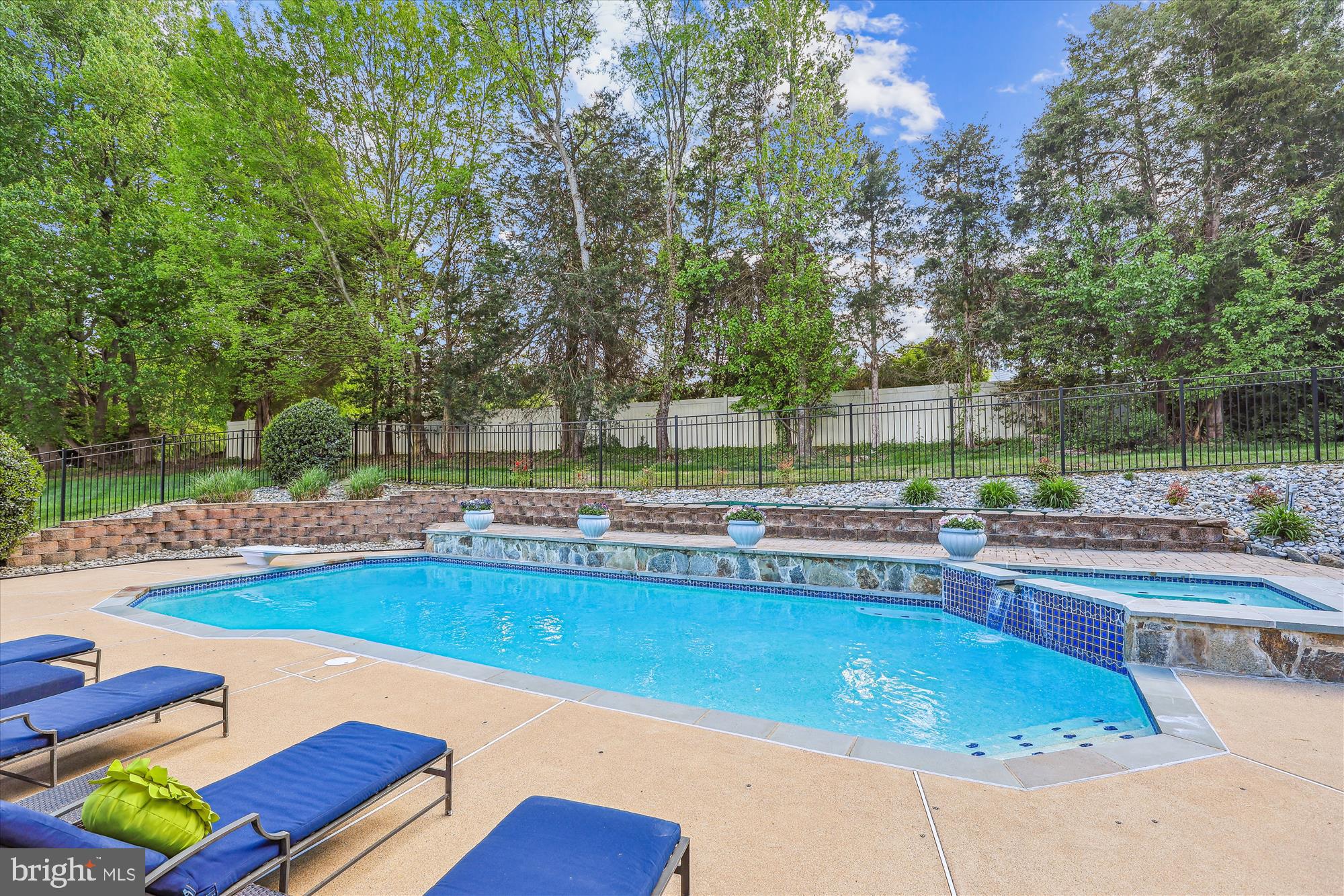 CROSSFIELDS - Residential