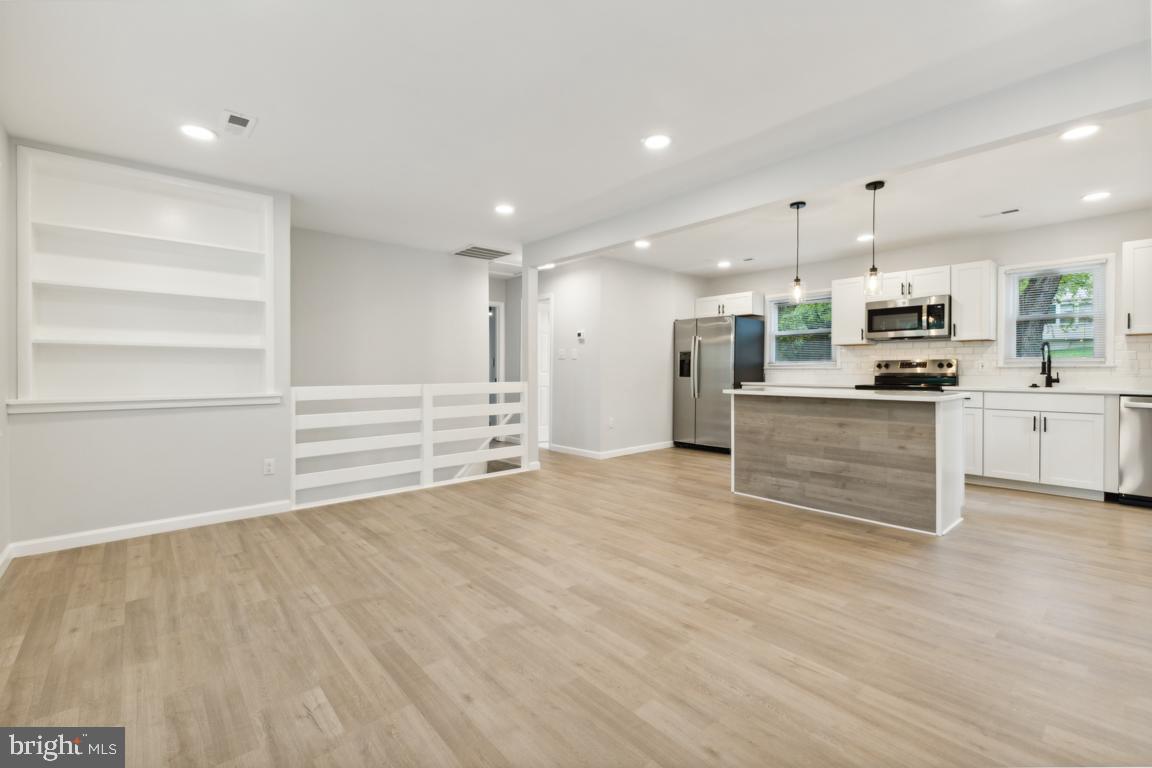 DALE CITY - Residential