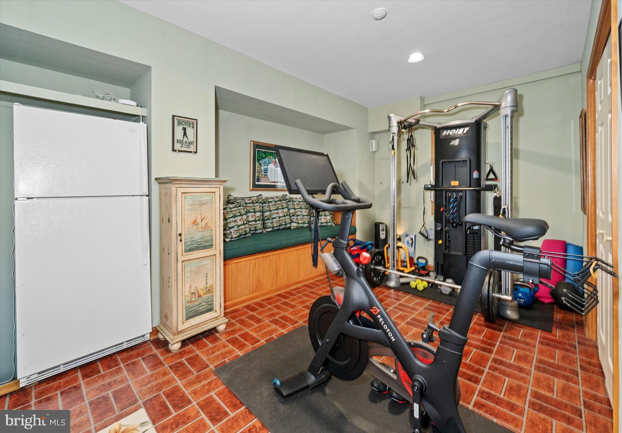 BREAKWATER BEACH - Residential