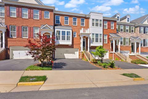Townhouse For Sale - 20697 Erskine Terrace<br/> ASHBURN, VA 20147
