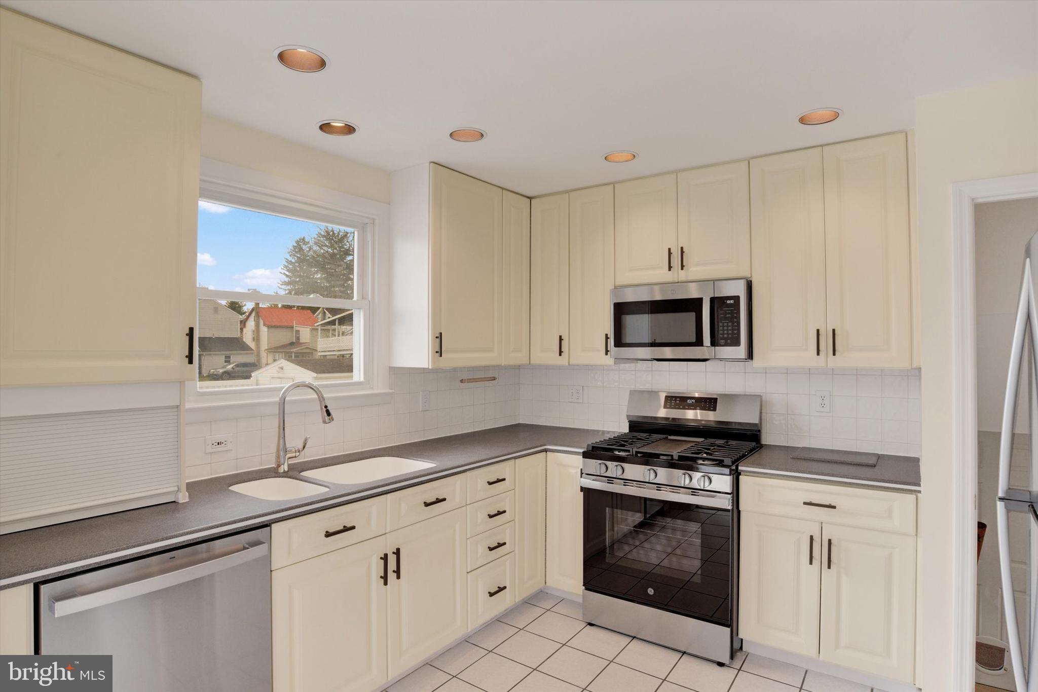 WYNNEWOOD PARK - Residential