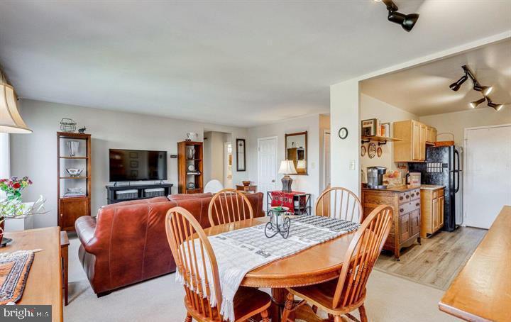 RIVER TOWERS - Residential Lease