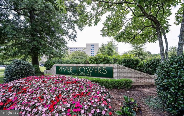 RIVER TOWERS - Residential Lease