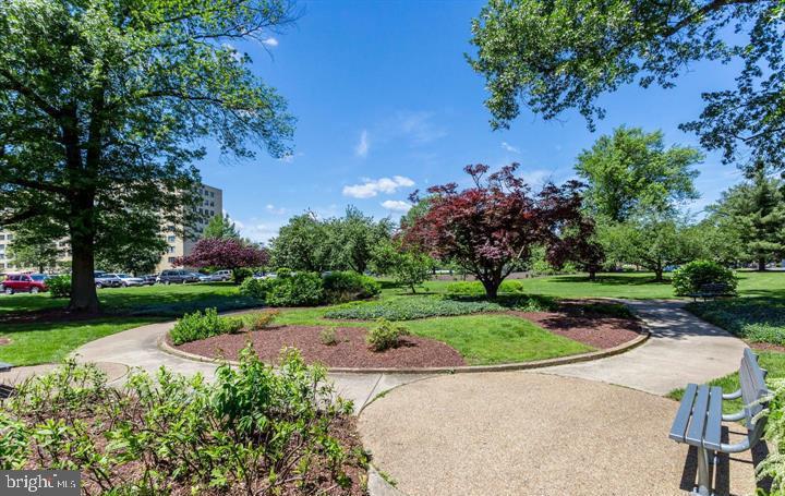 RIVER TOWERS - Residential Lease