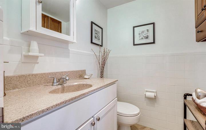 RIVER TOWERS - Residential Lease